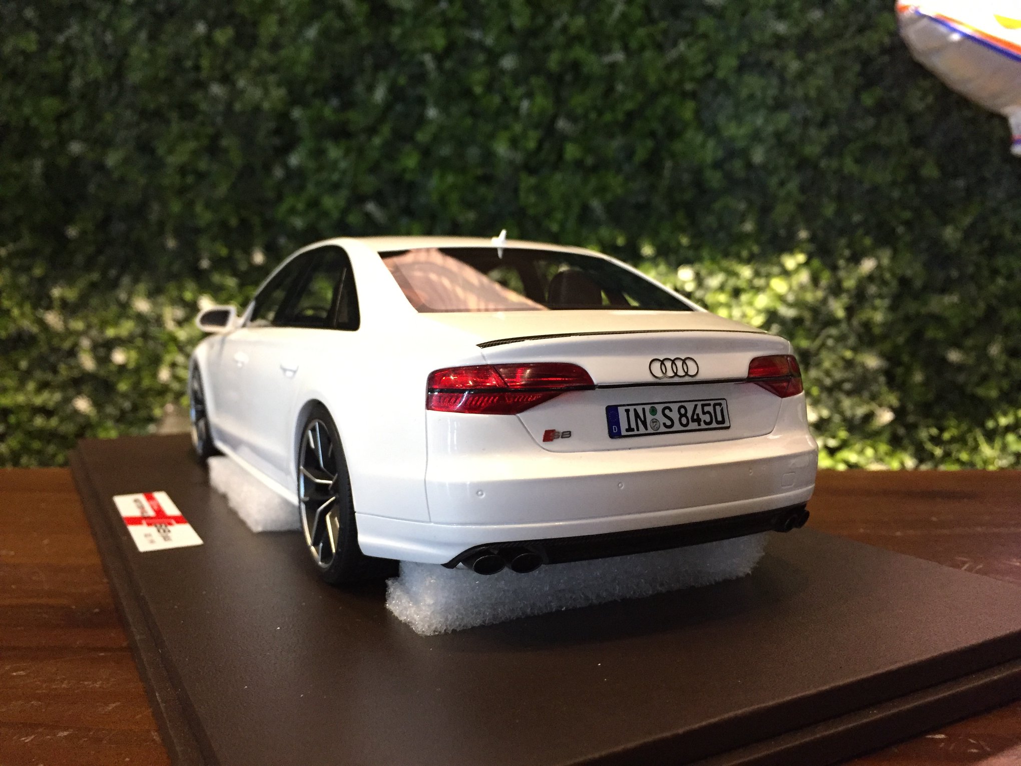 MotorHelix 新到貨 New arrivals! 1/18 Audi S8 Plus White MH016LW