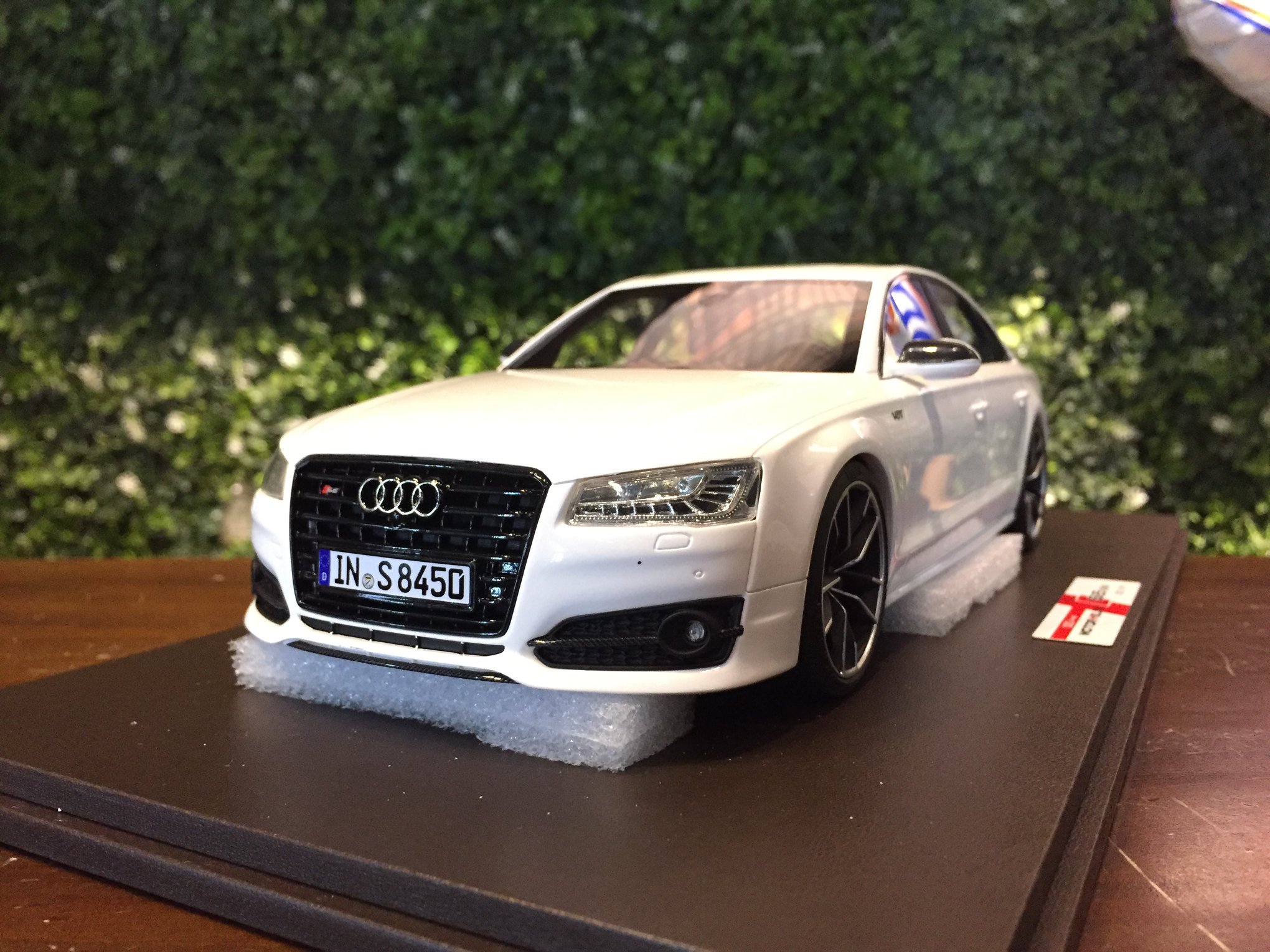 MotorHelix 新到貨 New arrivals! 1/18 Audi S8 Plus White MH016LW
