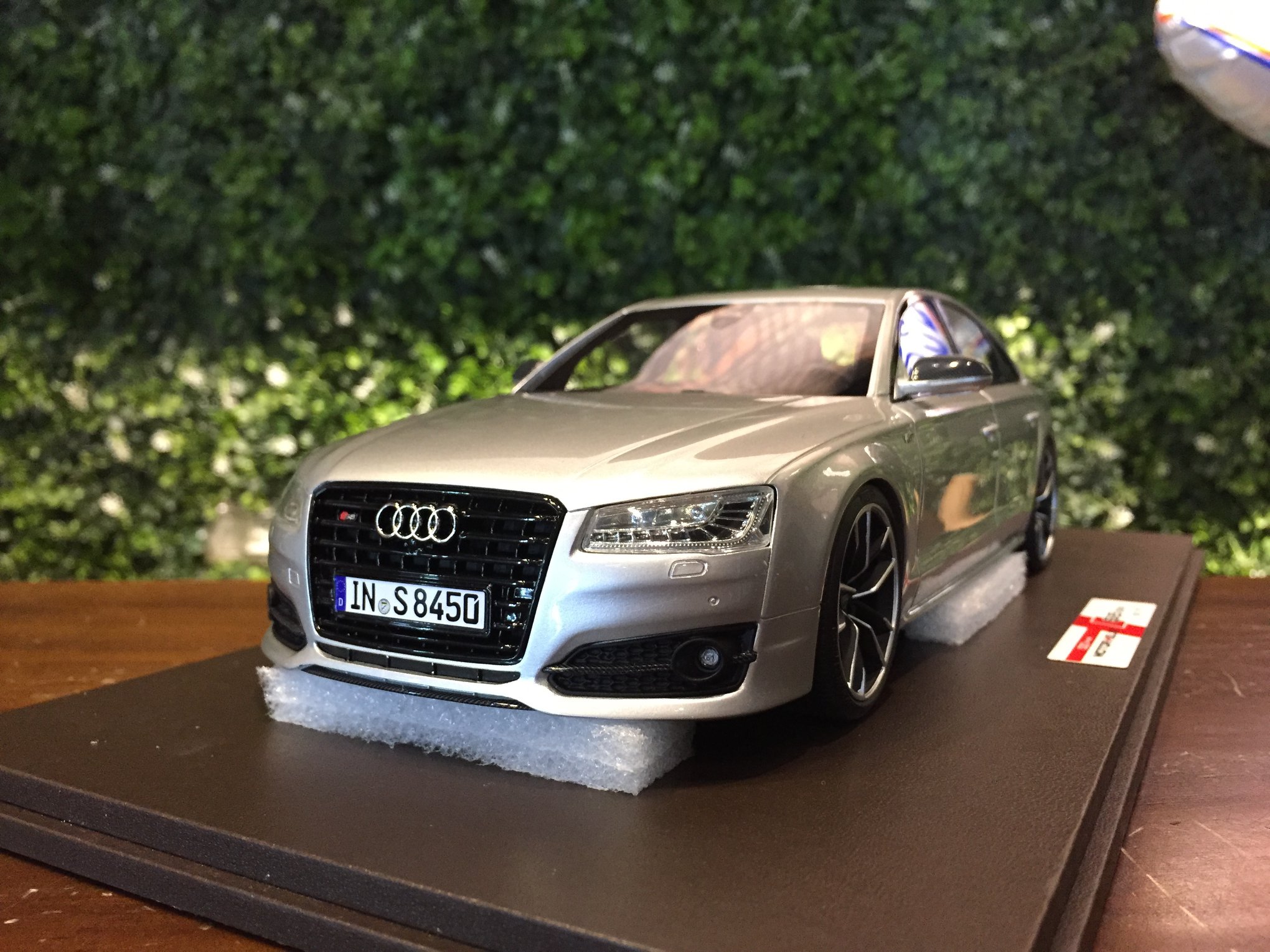 MotorHelix 新到貨 New arrivals! 1/18 Audi S8 Plus White MH016LW