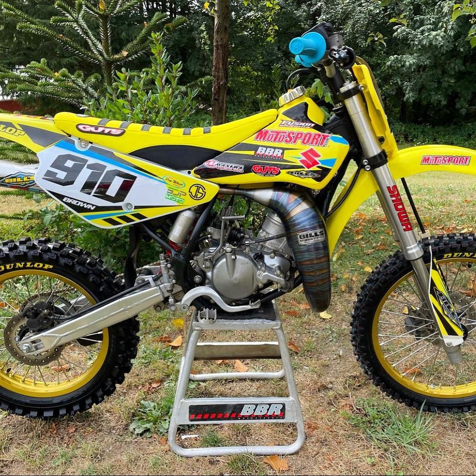 carsonbrown_910 & @claire.parker916 built this clean #suzuki RM85