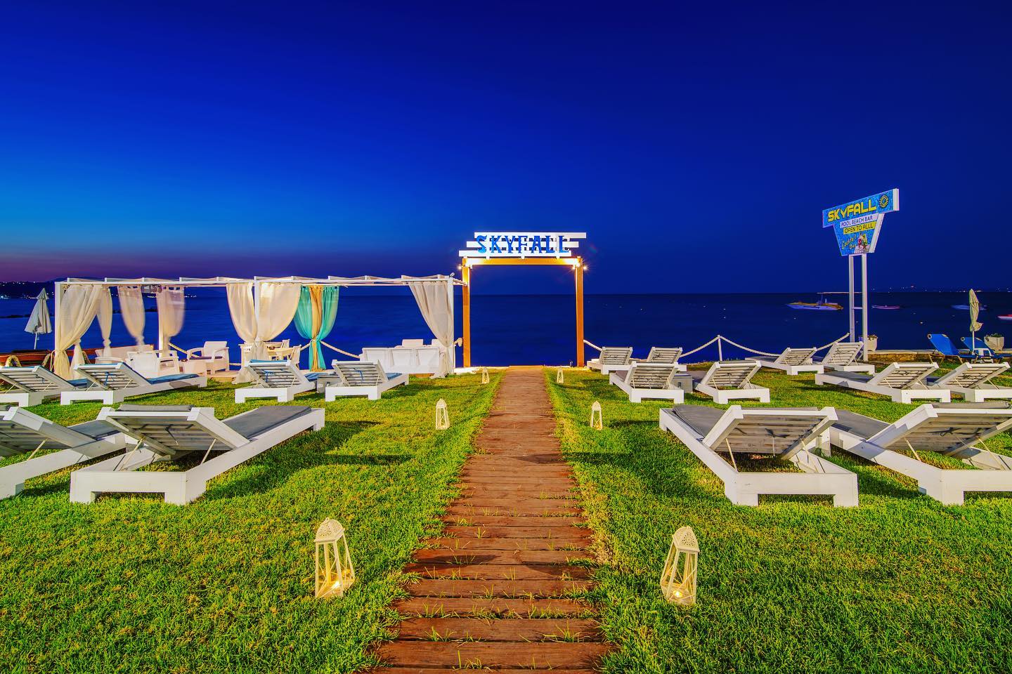 Skyfall Pool beach bar