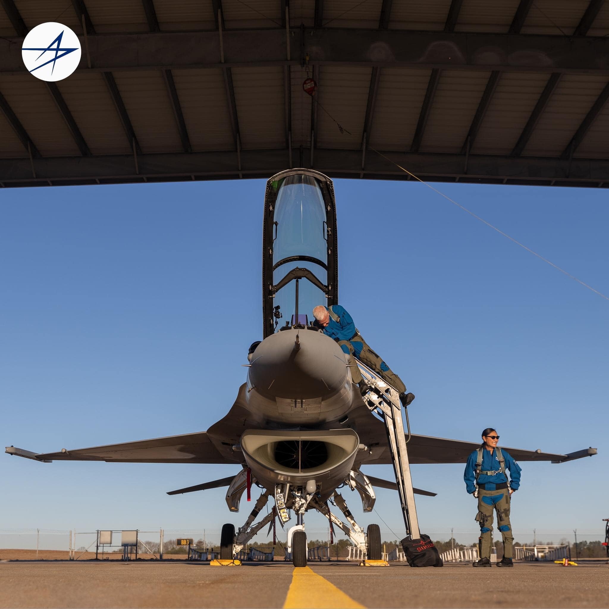 World - F-16 💙🖤 📸 : Lockheed Martin | Facebook
