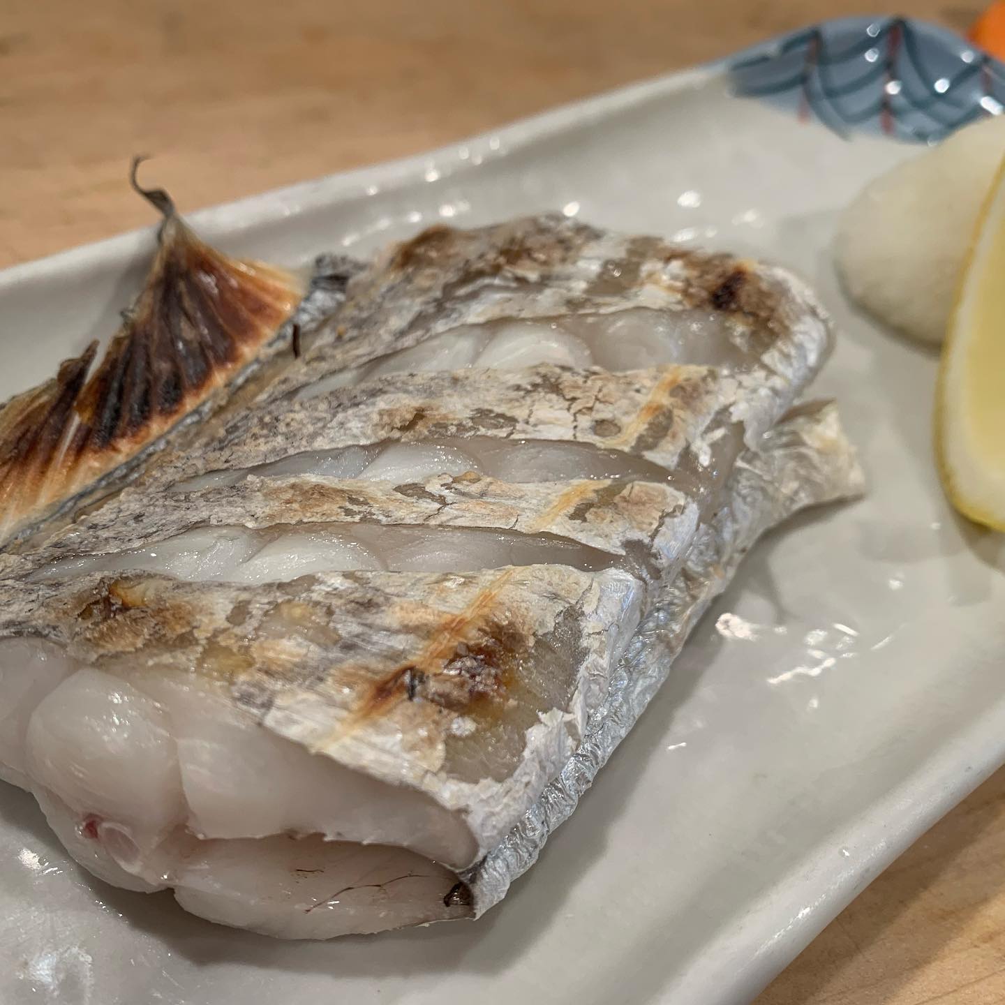 おさかな食堂 鴨川産 太刀魚の塩焼き 釣り物の上質な太刀魚をふっくら焼き上げました おすすめです Facebook