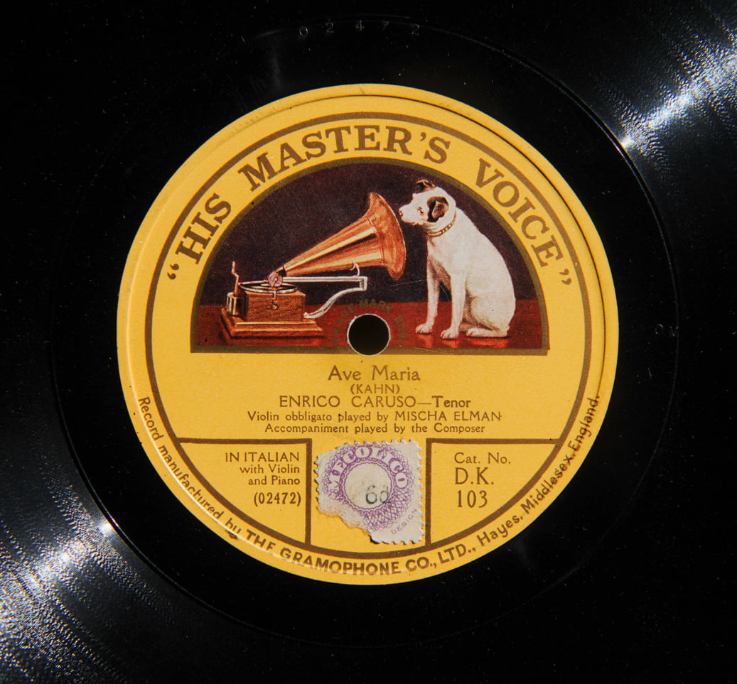 Caruso's voice on this record is exceptional