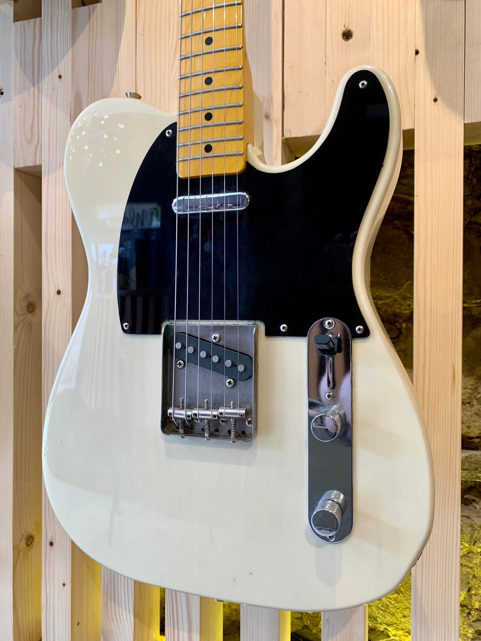 Tokai Breezysound Demo And Features The Tokai brand has returned