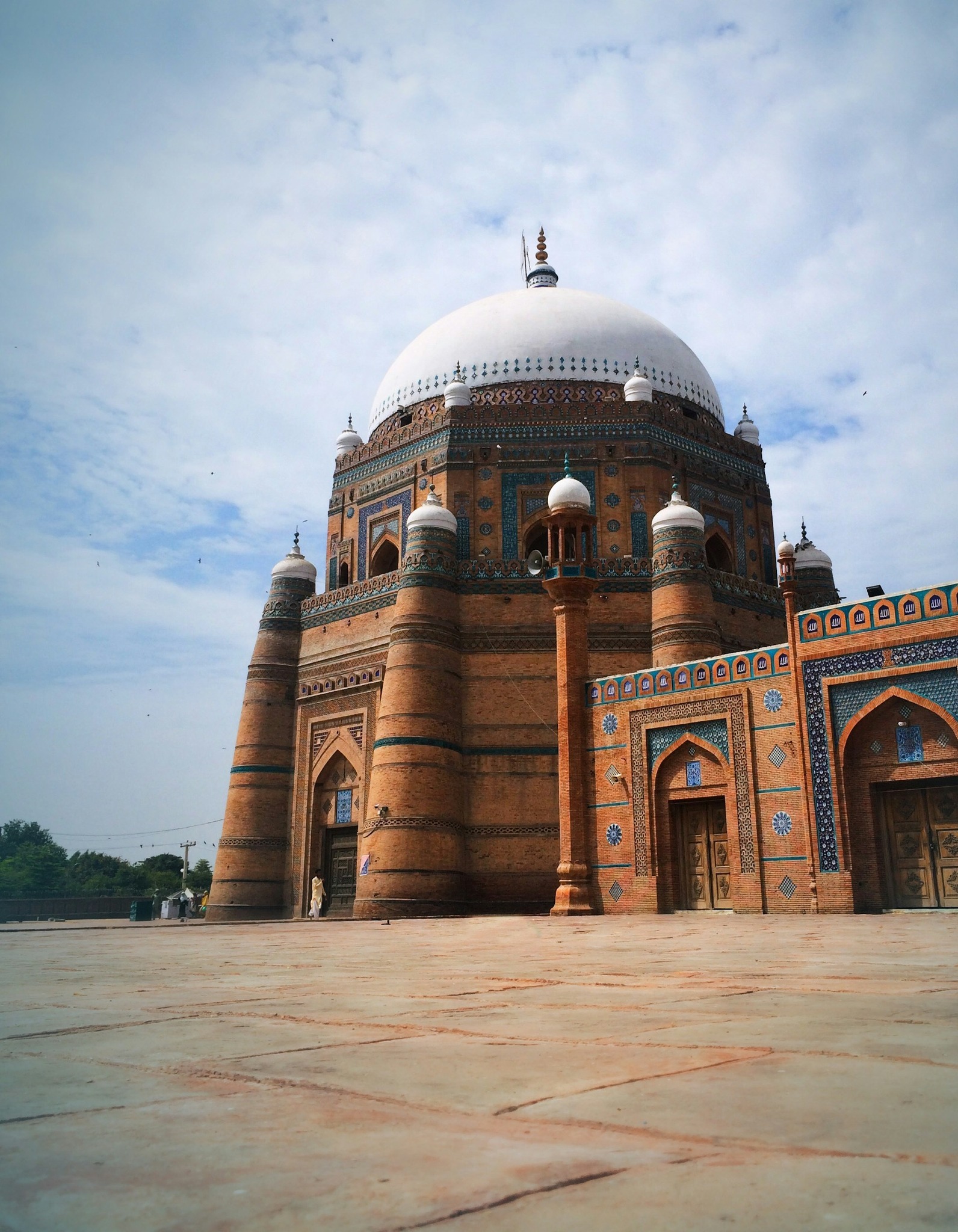 Pakistan - 📍Shaheed Yonuis Road, Multan, Pakistan 📷Shairyar Khan 👉https ...