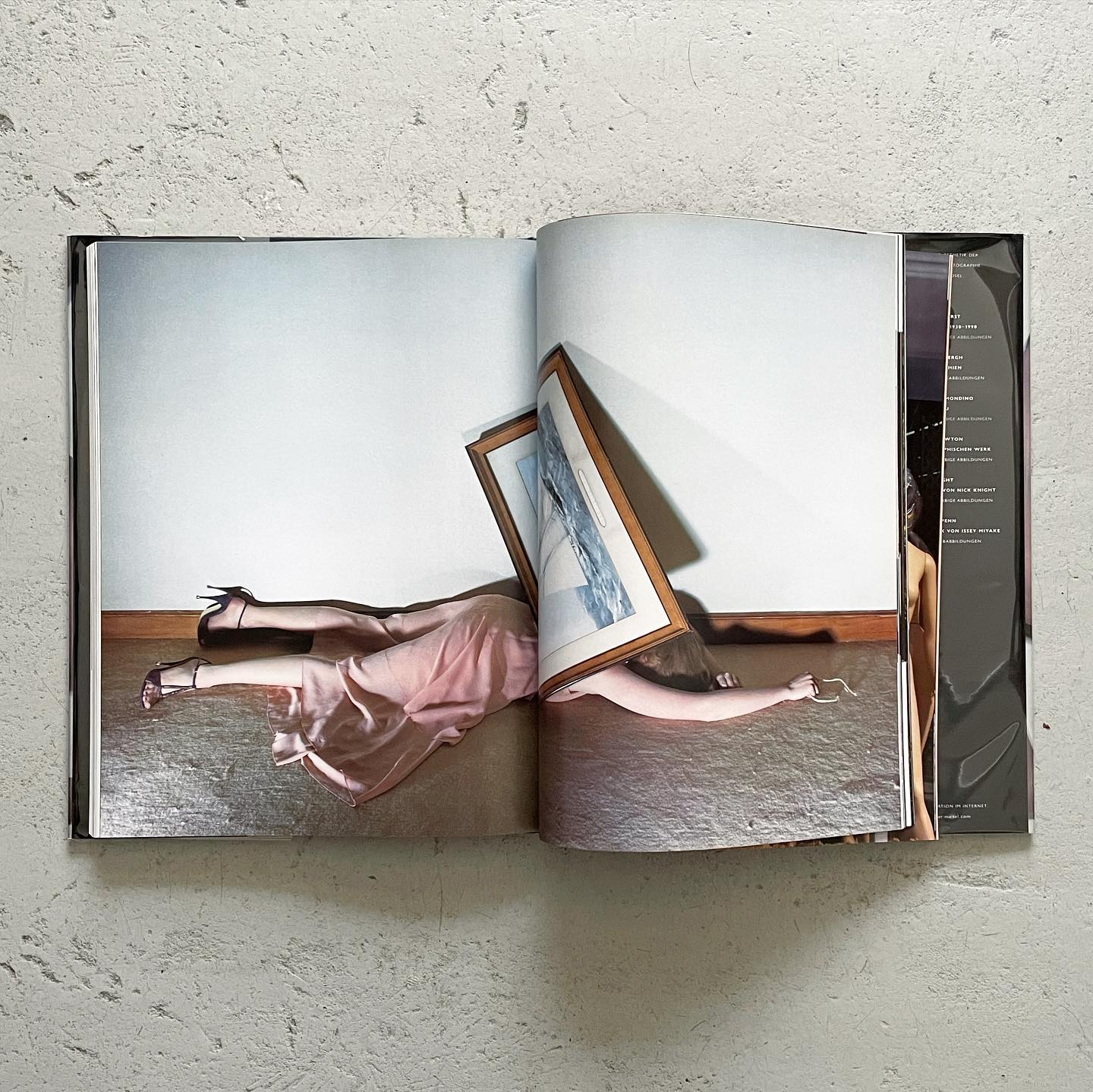 Guy Bourdin: Exhibit A ヴォーグ誌やシャルル・ジョルダンの広告など 