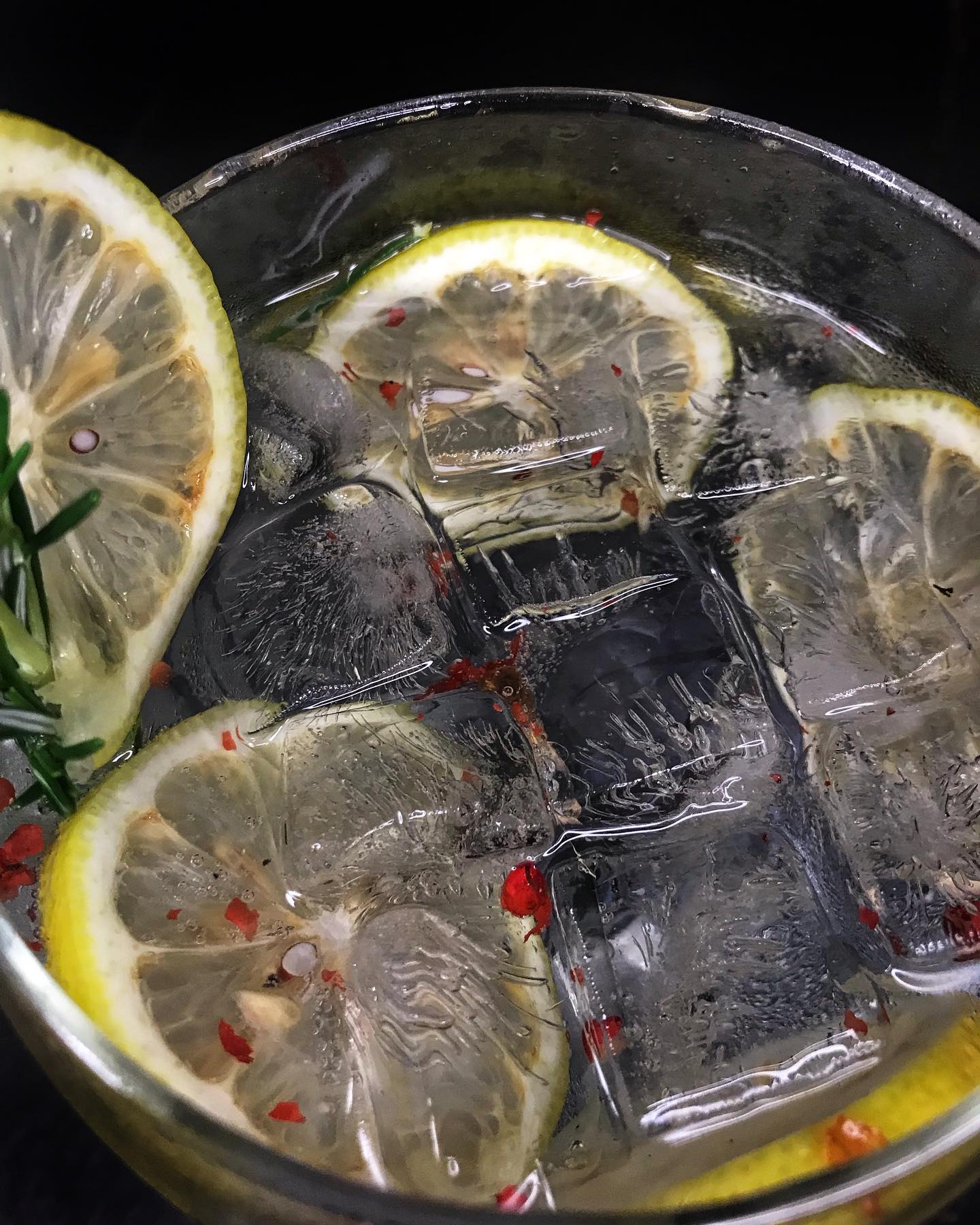 Café Vinil Mogi - ⚡️ GIN TONIC • Gin, água tônica, limão...