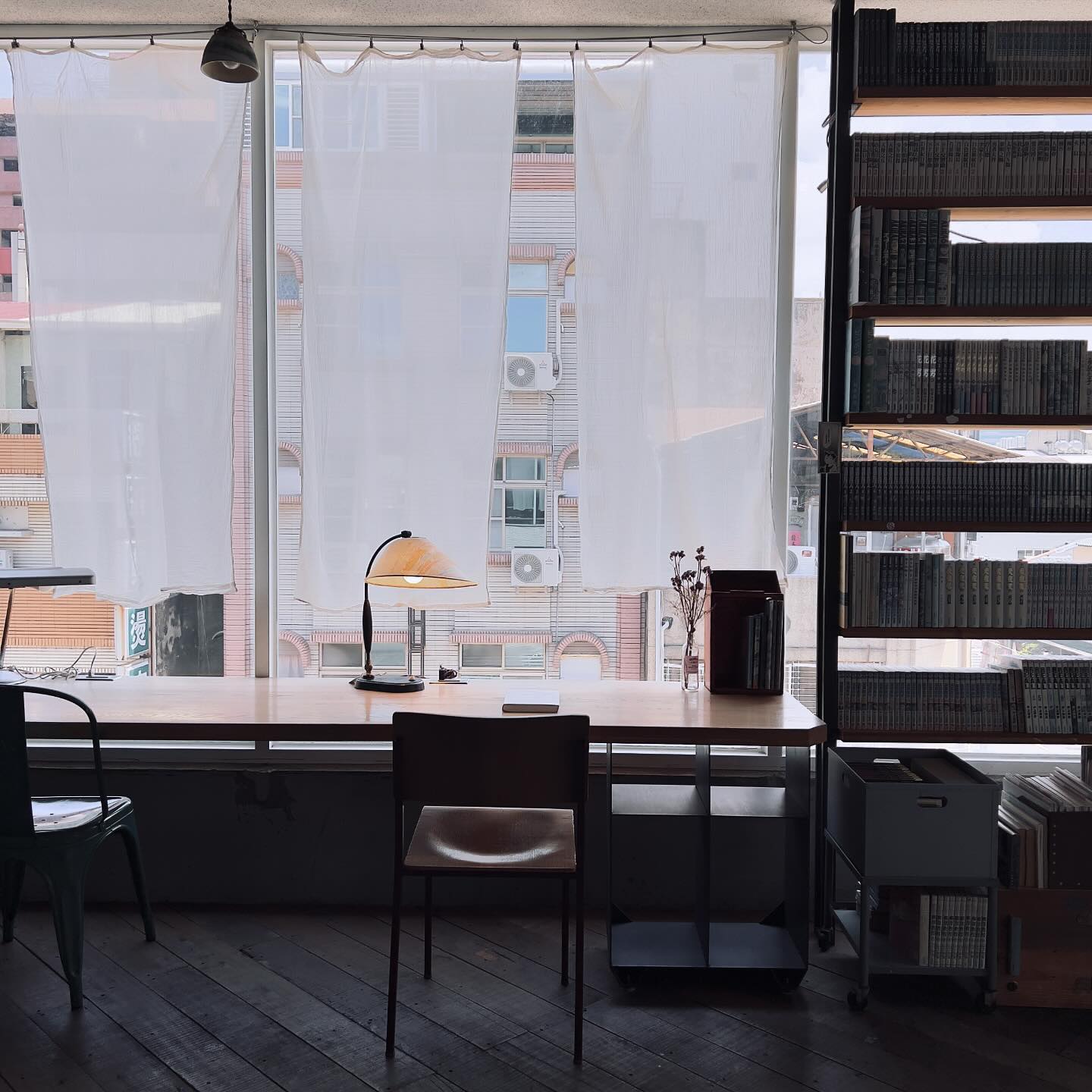 Room A - 《窗，手作與自然的物語》，這本書是《WindowScape》系列中的其中一冊。是由作者塚本由晴與研究... | Facebook