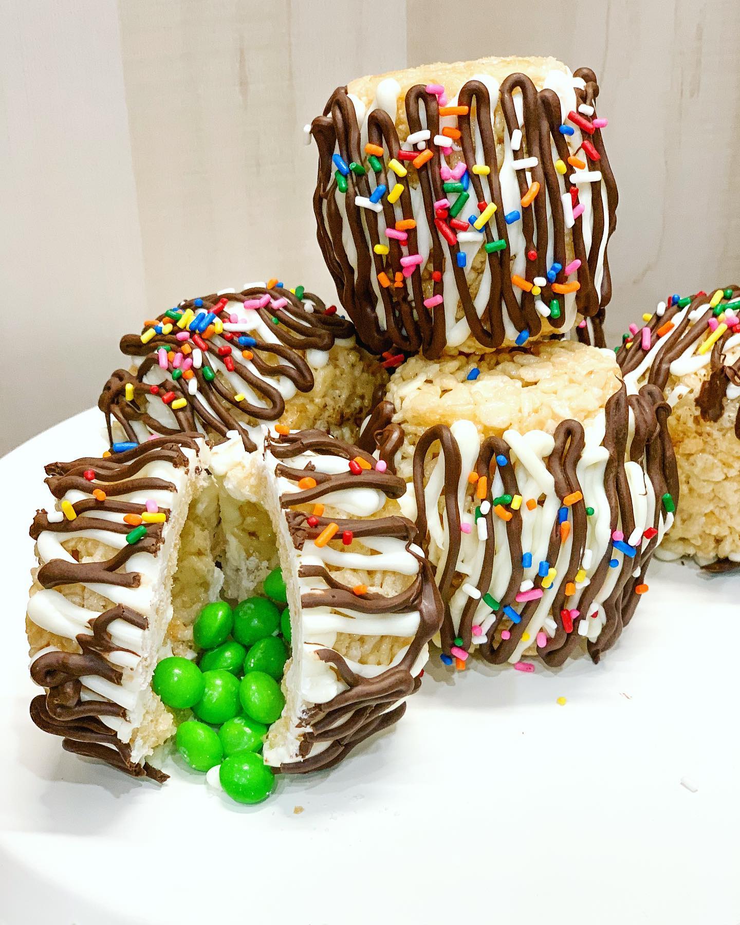 Leah’s Bake Shop - 💙 ️SURPRISE Rice Krispies 💚💜 What color will it be ...