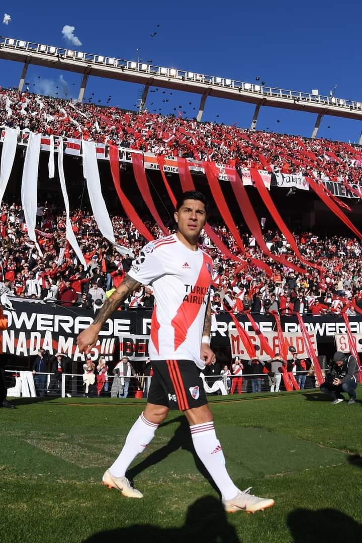 No hay nada mas lindo que estar ahi alentando los 90 minutos ,River te ...