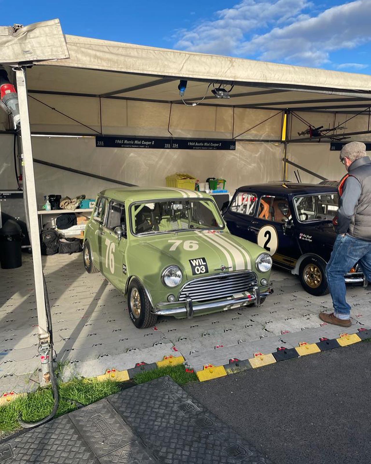 A fresh start to the weekend at the... - Historic Mini Racing | Facebook