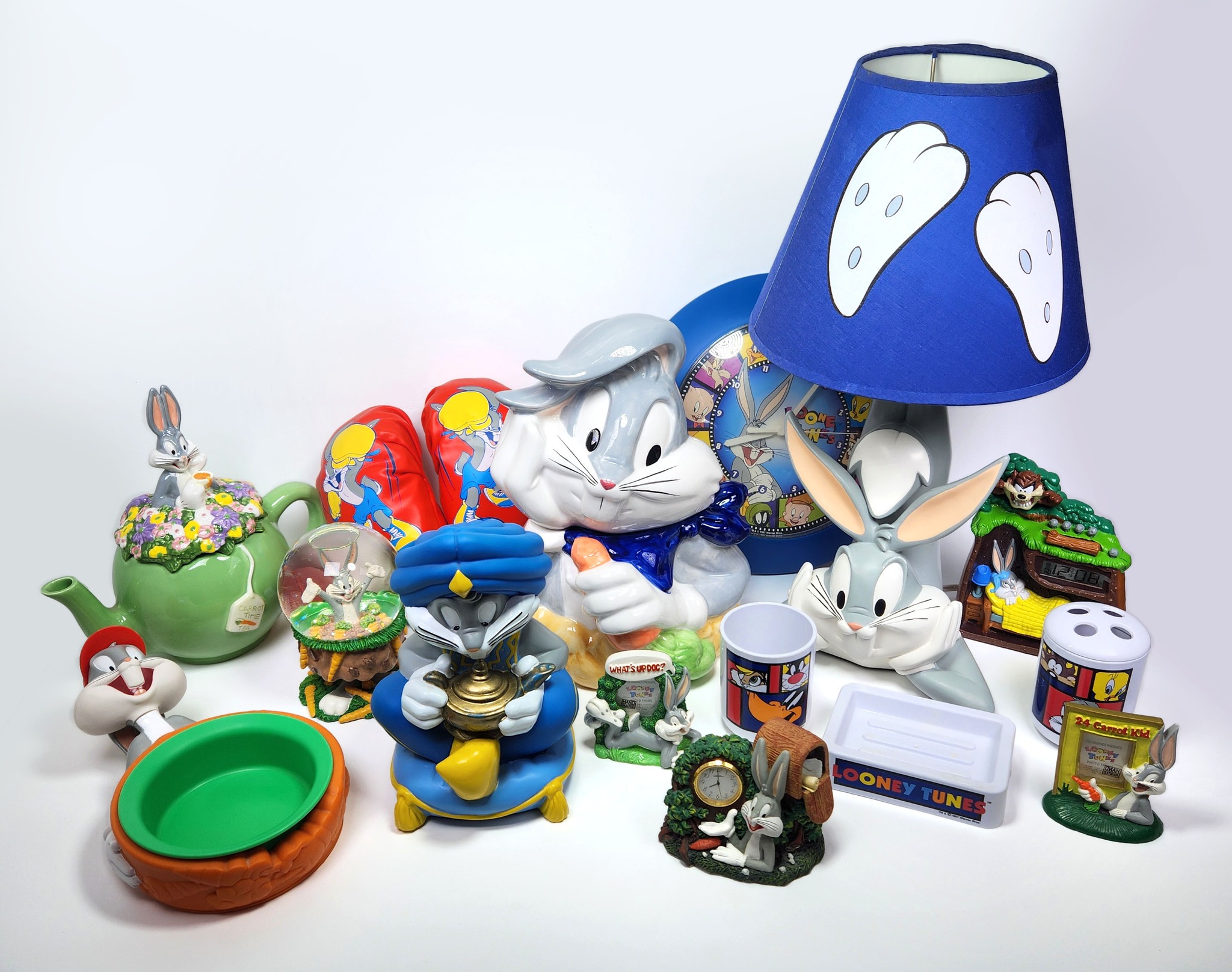 Bugs Bunny　お皿　6枚セット まとめ売り Scored all this for $40 today! All from the 90's. Looney Tunes can