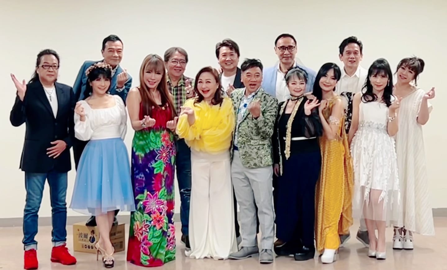鄭 - 2022夏日民歌嘉年華演唱會, 本周日下午4：00在台北小巨蛋登場, 在萊爾富及OK皆可購票, 現在去買還來得及。 今晚九點 #于台煙 ...