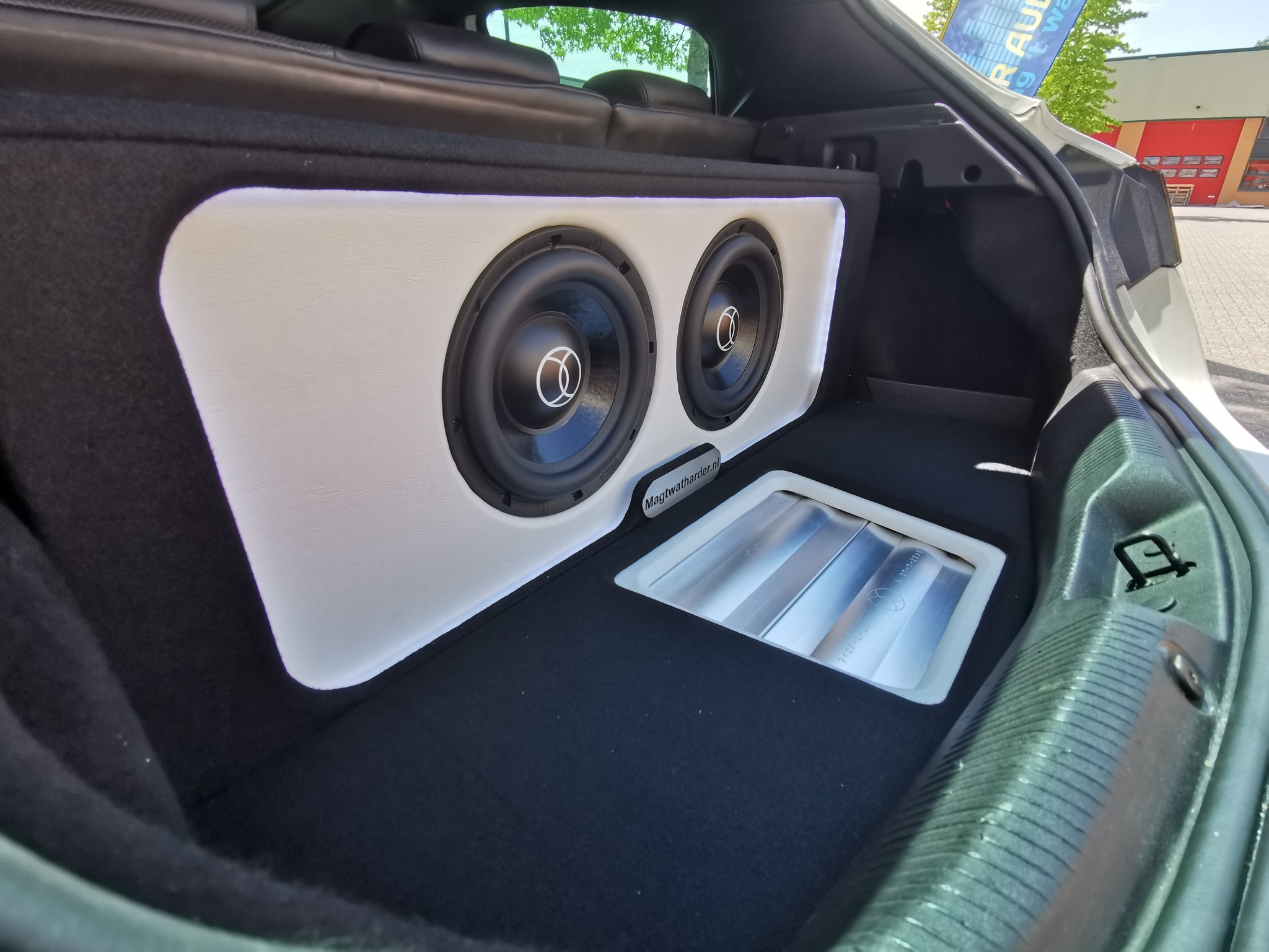 Car Audio Shop Mag t wat Harder