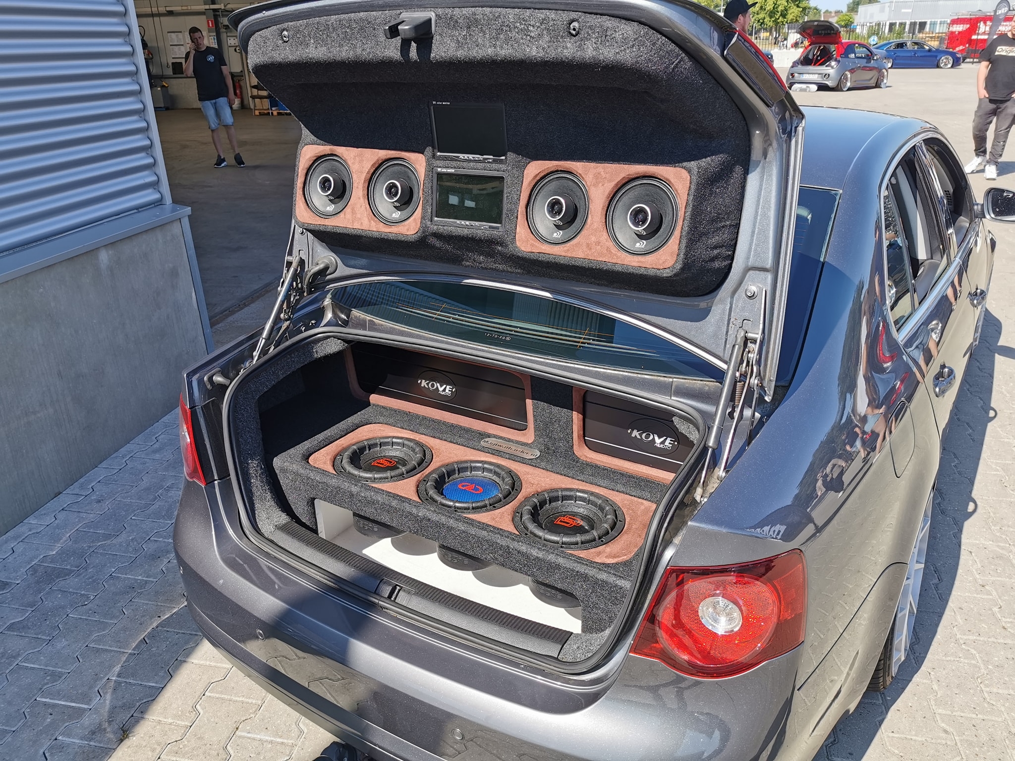 Car Audio Shop Mag t wat Harder Assen
