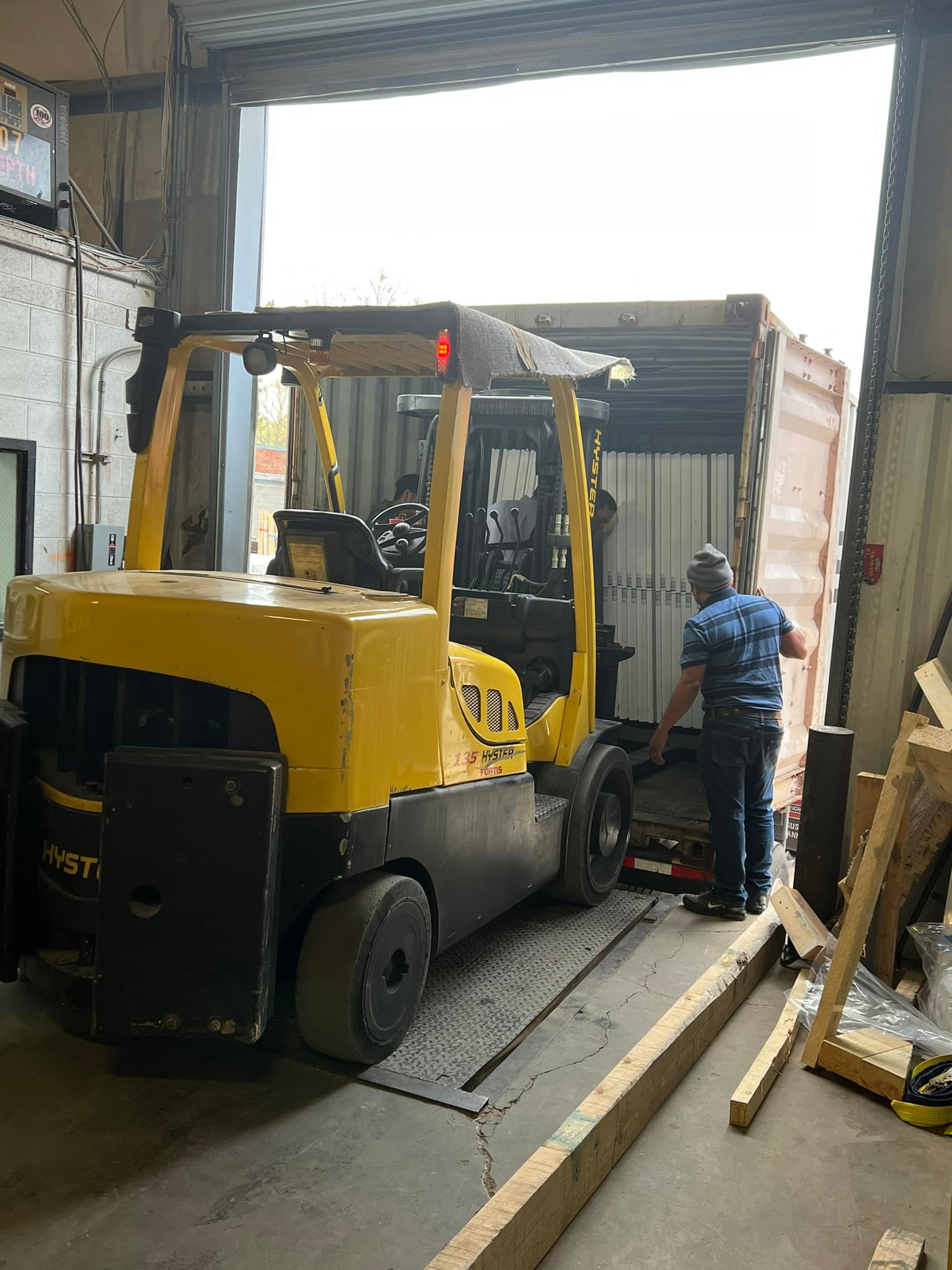 GA Granite - ️ Unloading a new container at Ga Granite... | Facebook