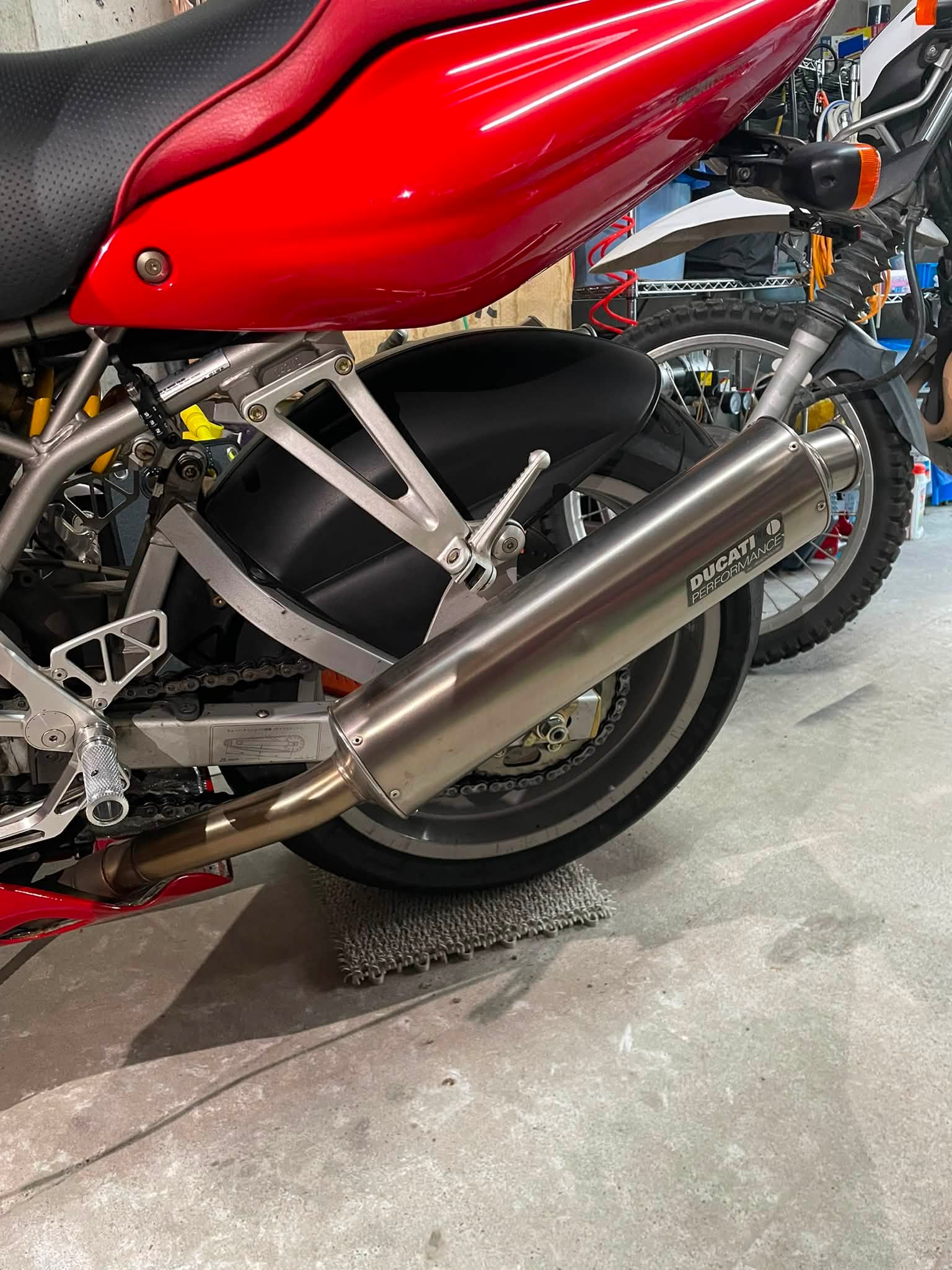 SS 1000DS用に新しくシングルシートを作りました。 キャブ車900SS用の
