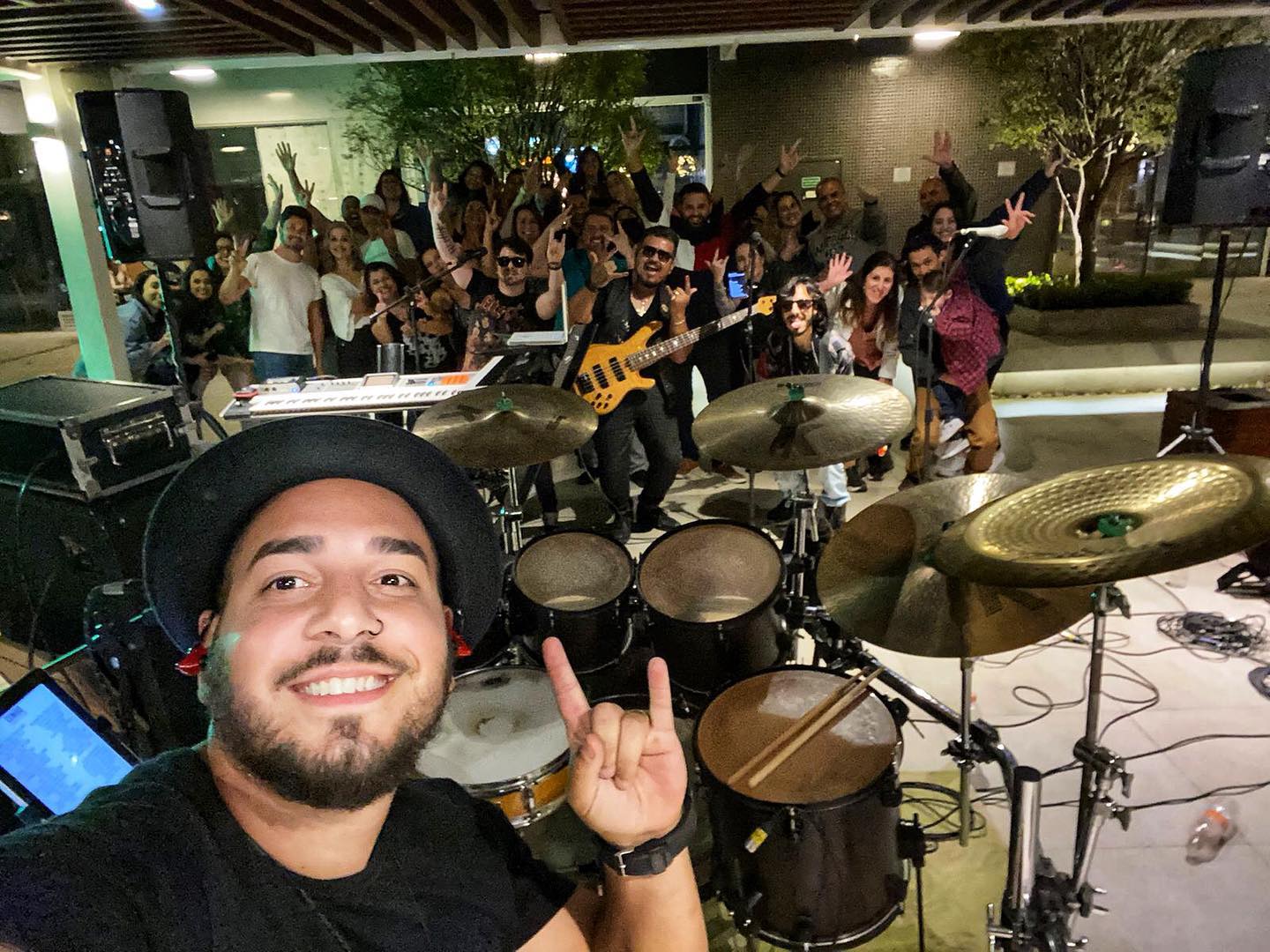 Café Vinil Mogi - ⚡️ clima sensacional com a @bandacombo... | Facebook