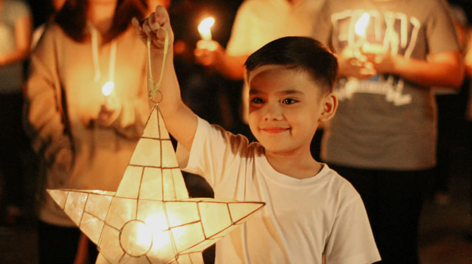 The Origins And The Real Purpose Of The Parol Used to decorate homes ...