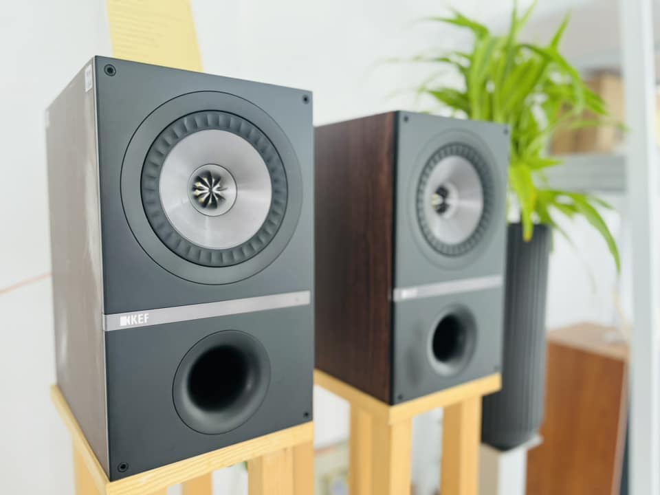 Kef Q700 floorstanding Hifi speakers for music and home cinema