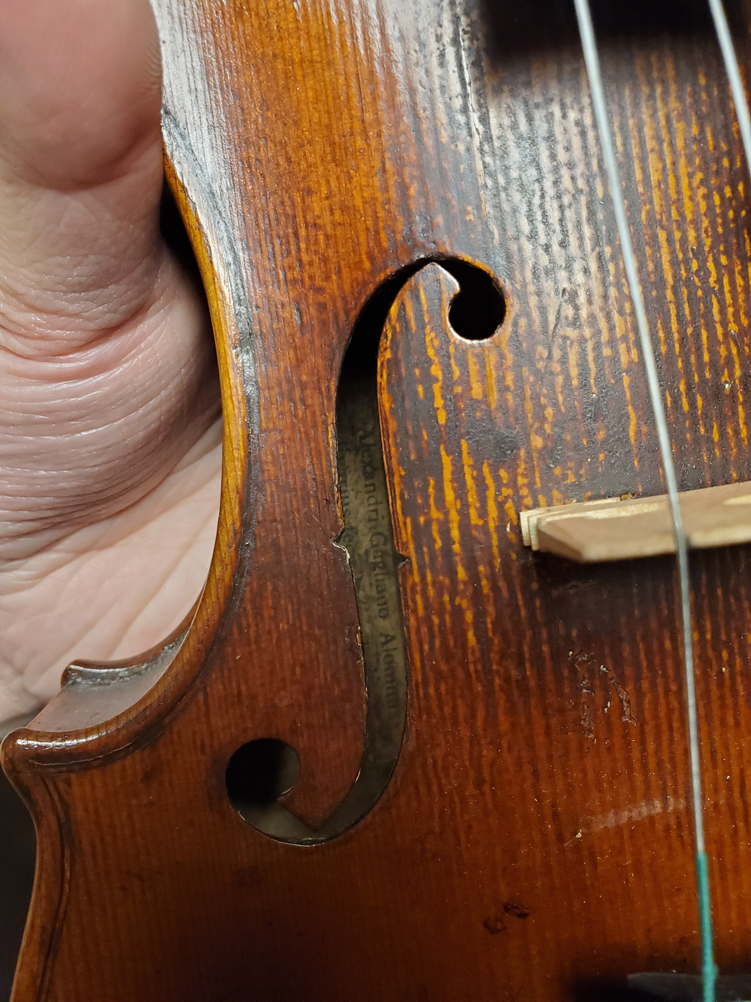 What is the value of a 1725 Alexandri Gagliano violin?