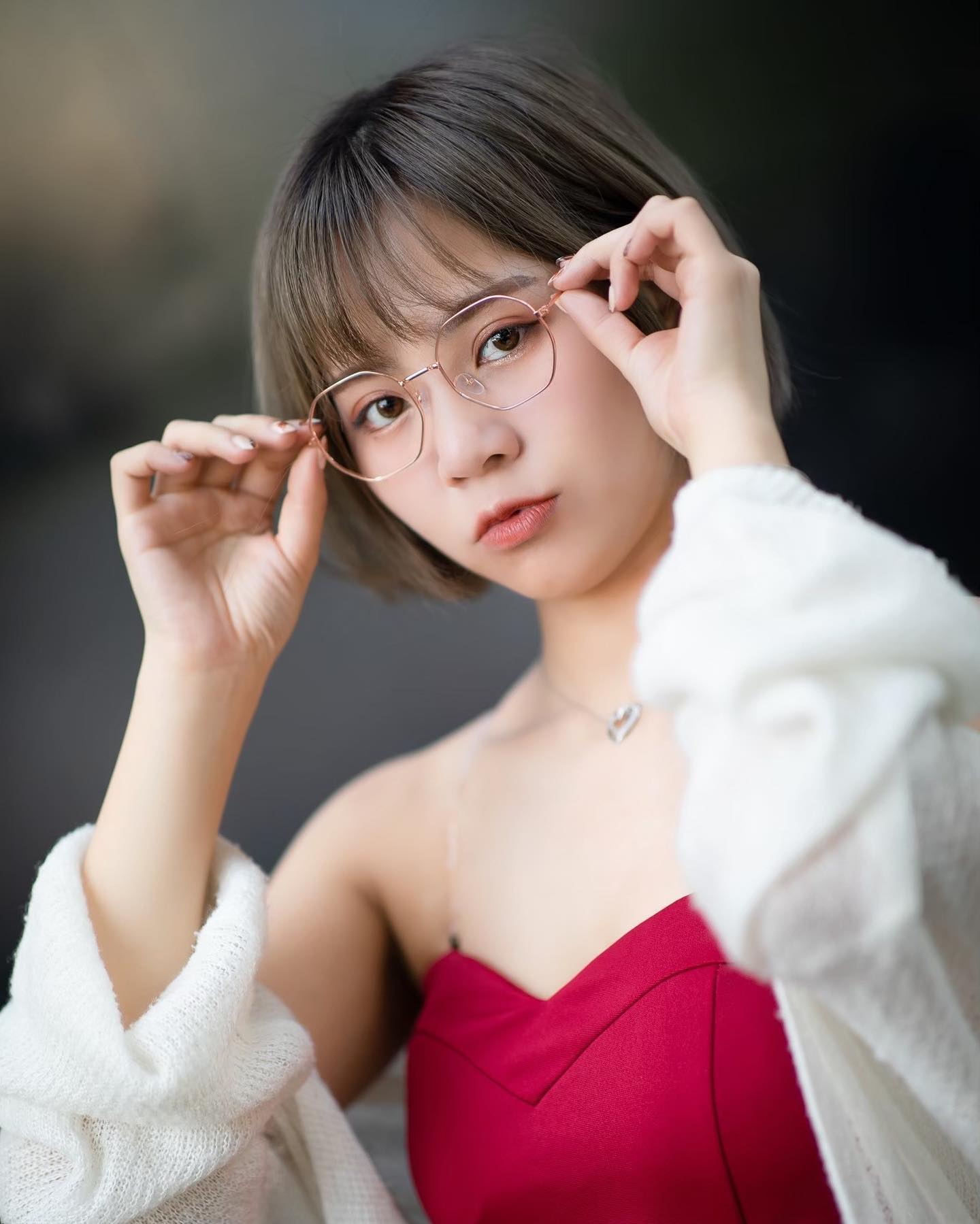 貝拉 Bella - 最近被問說我怎麼都沒有再更新了∑(ﾟДﾟ) 每次都想更新 但是都不小心在車上睡著💤（掩面）...