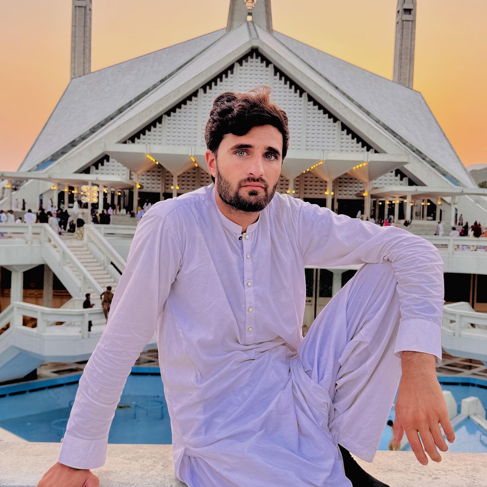 سعودی عرب کے شہر ریاض (منفوحہ) میں 'قالدارہ درگئی' سے تعلق رکھنے والے ...