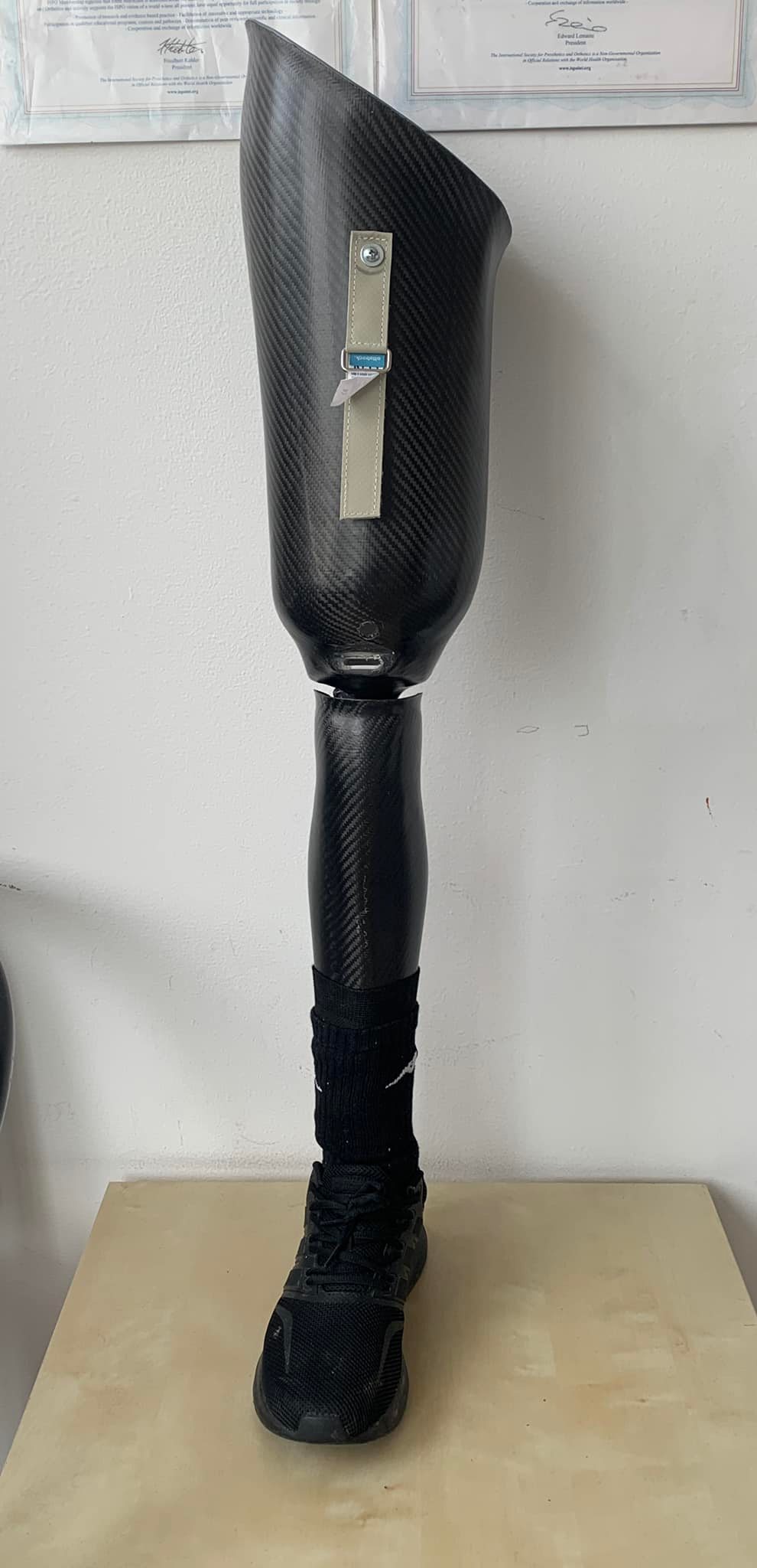 Prosthesis with Carbon Socket for long TF Stump and C-Leg with custom ...