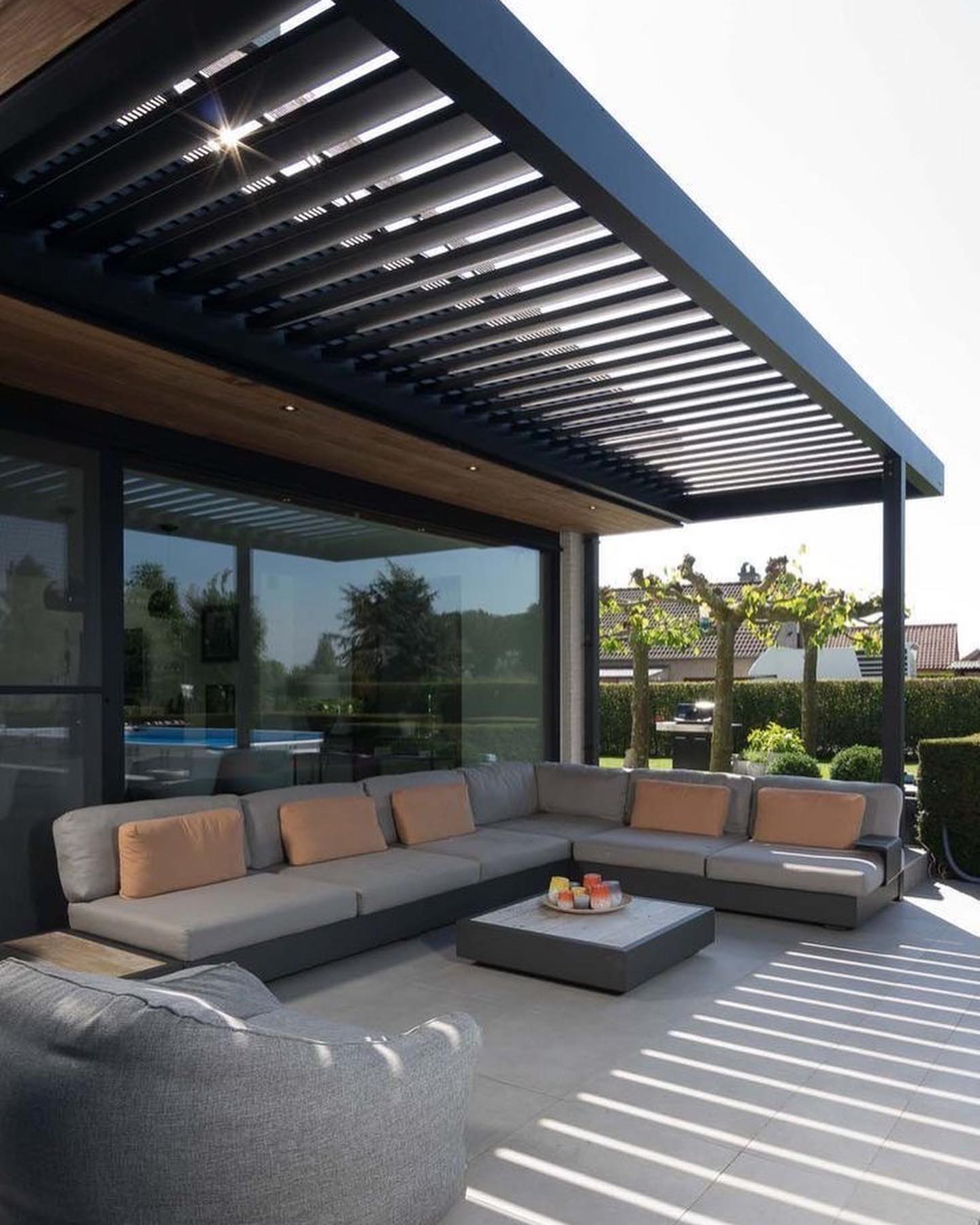 Qubo.Diseño - 💡 Las pérgolas y los espacios de sombra son...
