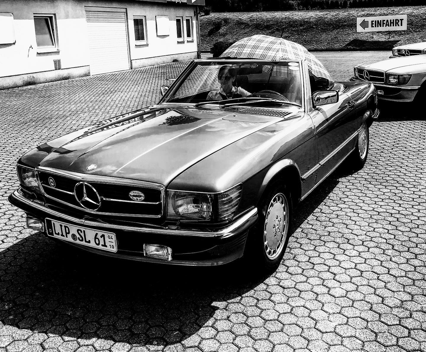 Mercedes-Benz - Black & White. #107 #450sl #107slclub #thebestornothing ...