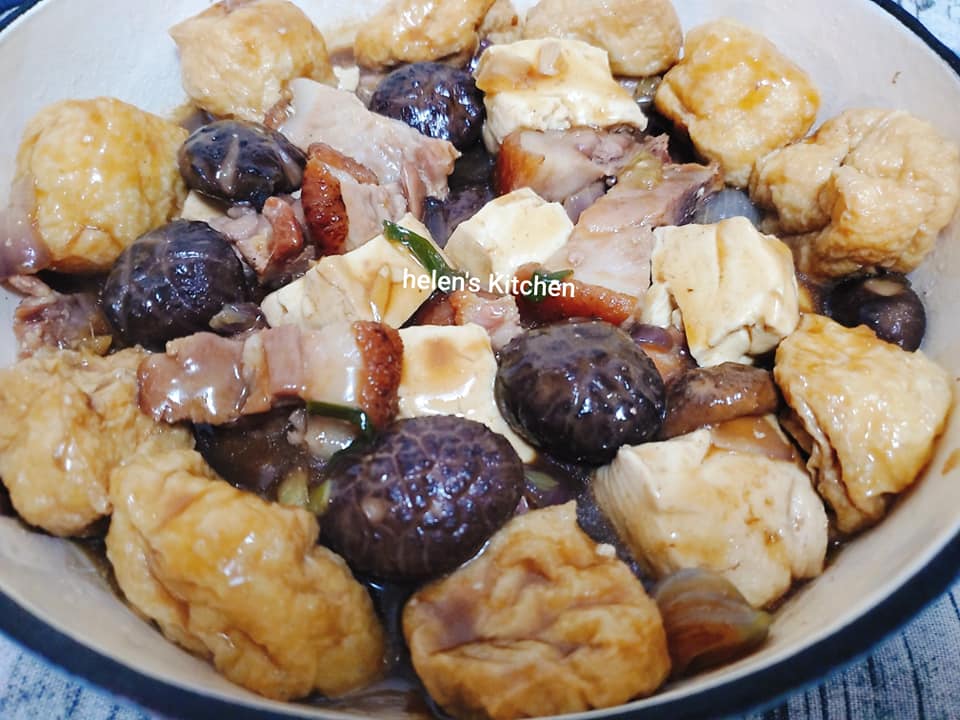 海倫廚房 Helen's kitchen - 豆腐火煵煲 這個菜非常惹味又易下飯，豆腐入味嫩滑😋😋，火腩不油膩😍😍😍。我超喜歡用醬汁來撈飯 ...