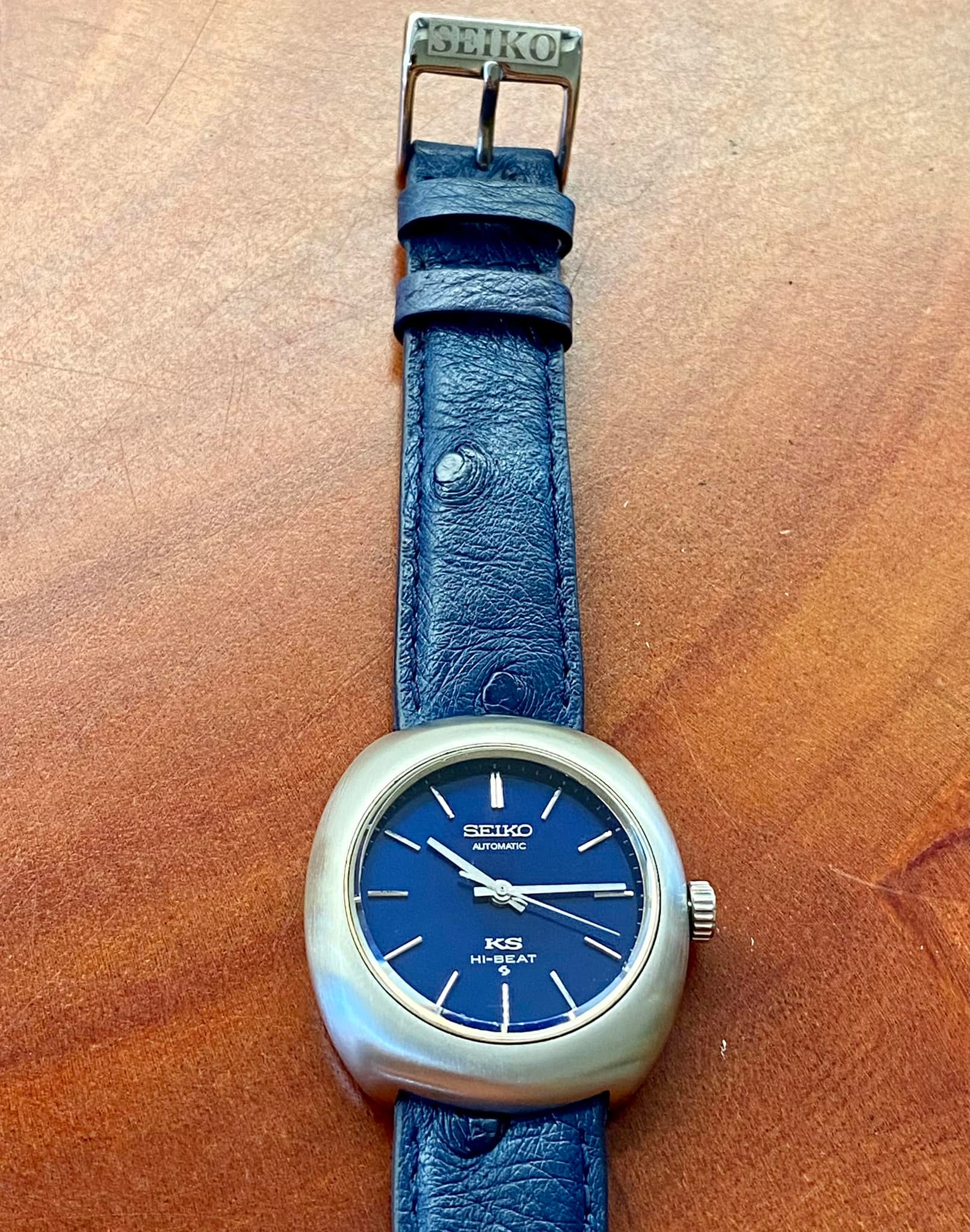 Such a unique case and minimalistic dial, and a SPECTACULAR case