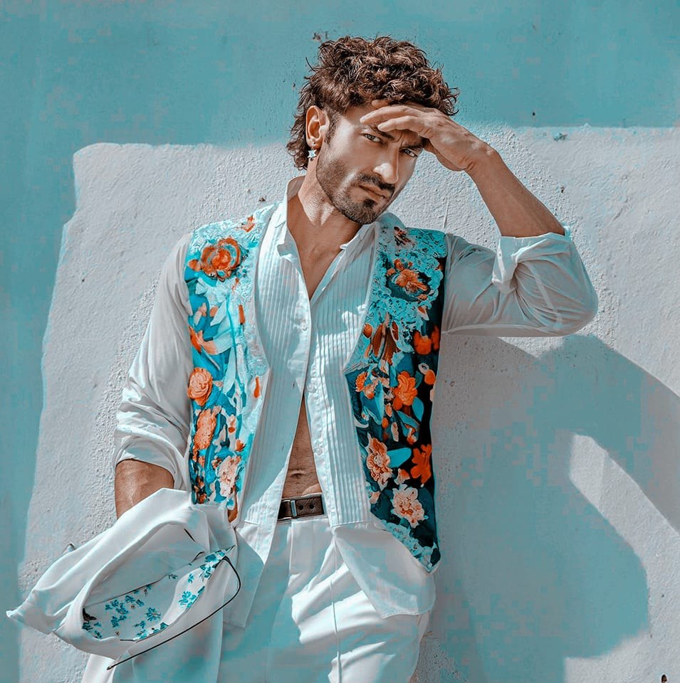 Vidyut Jammwal sir at the Bharat Reshma Mumbai Launch, turning heads ...