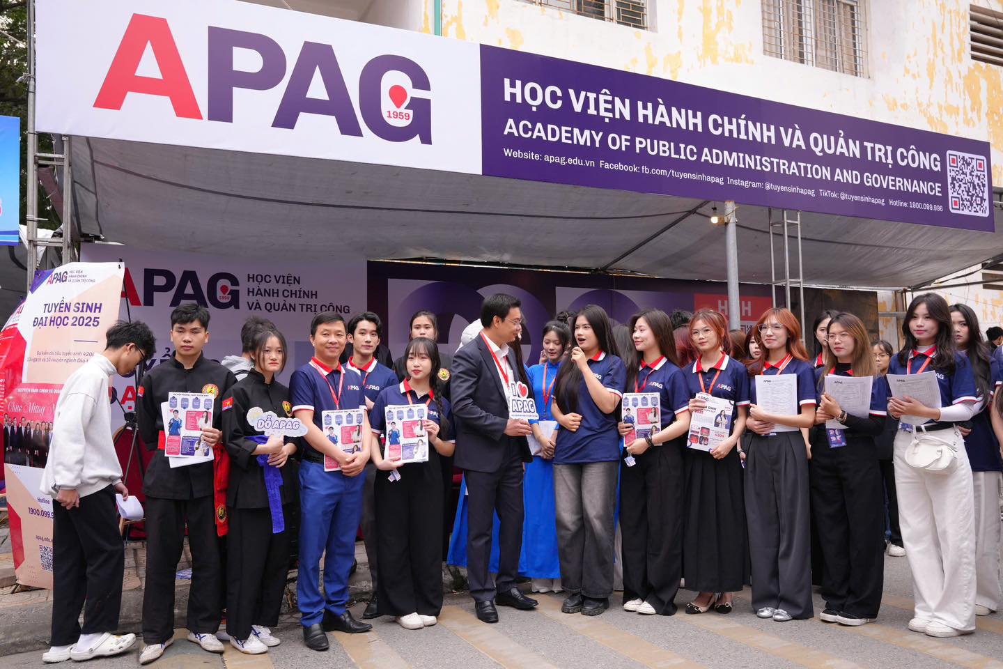 Humans of APAG - CLB truyền thông Humans of APAG đã có mặt... | Facebook