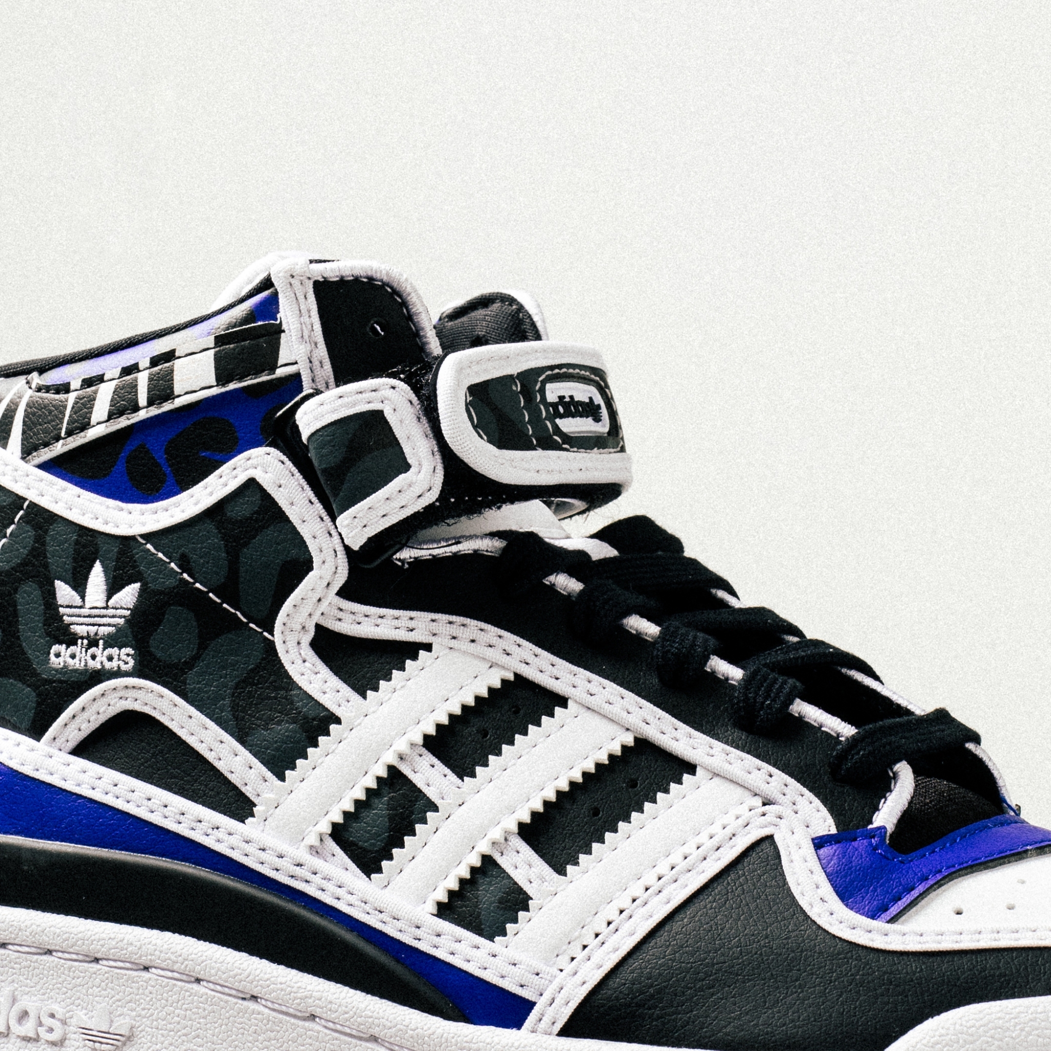 Carnival - adidas Originals Forum Mid W Rich Mnisi (4,300...