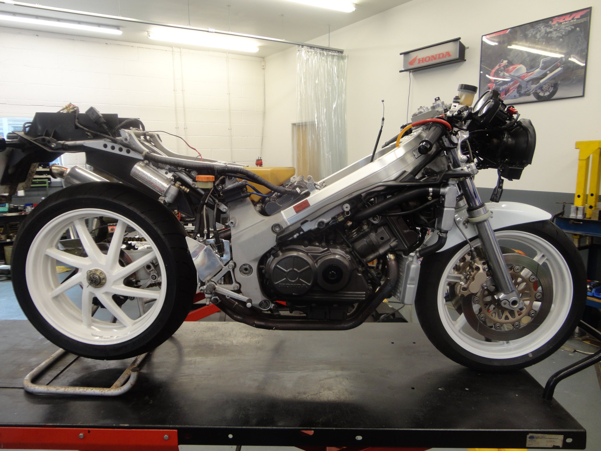 RC30 in today for some... - GT Performance Engineering | Facebook