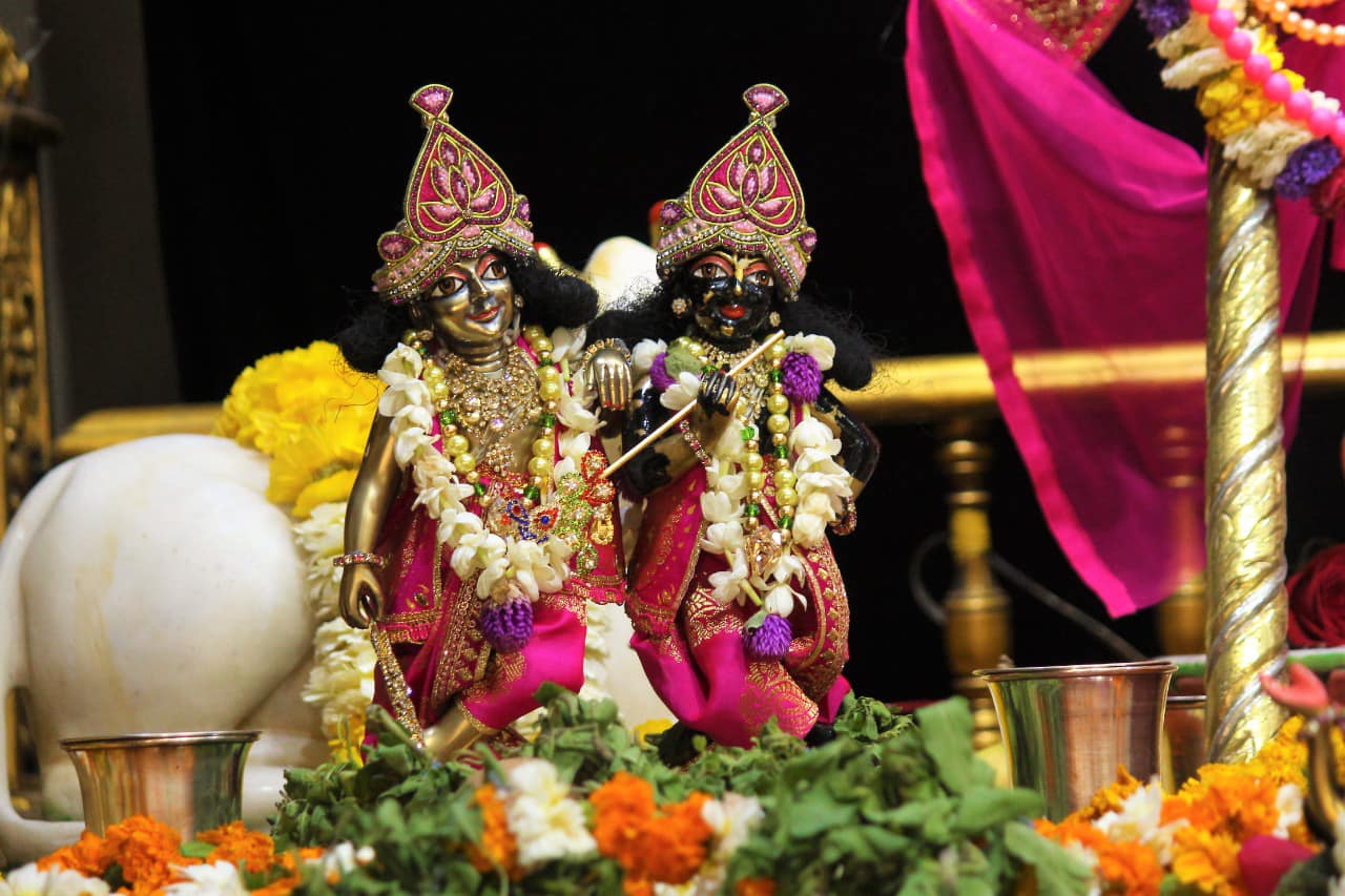 Sri Sri Radha Radhika Raman... - Krishna - The Joy Of Living