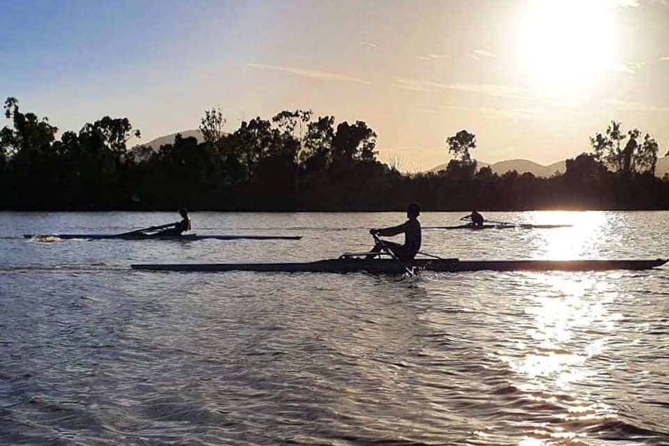 Power strokes at... - Rockhampton Fitzroy Rowing Club Inc.