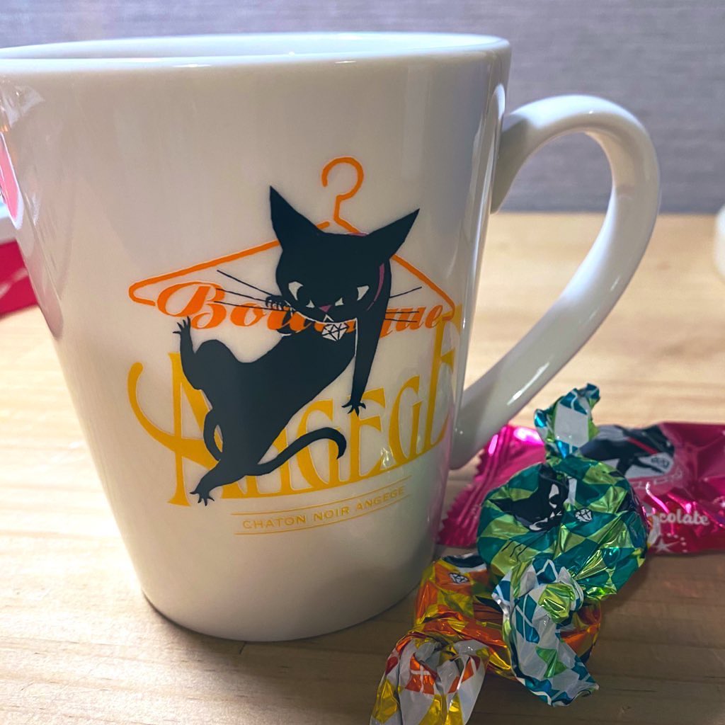 CACAO CAT❣️ 　　　　　　　　　　カレンダー＆マグカップ マグカップは反対側にもイラスト入り そしてパッケージの裏に