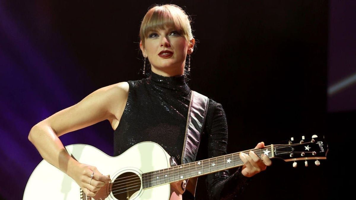 MAKING MUSIC HISTORY: Taylor... - FOX 13 News - Tampa Bay | Facebook