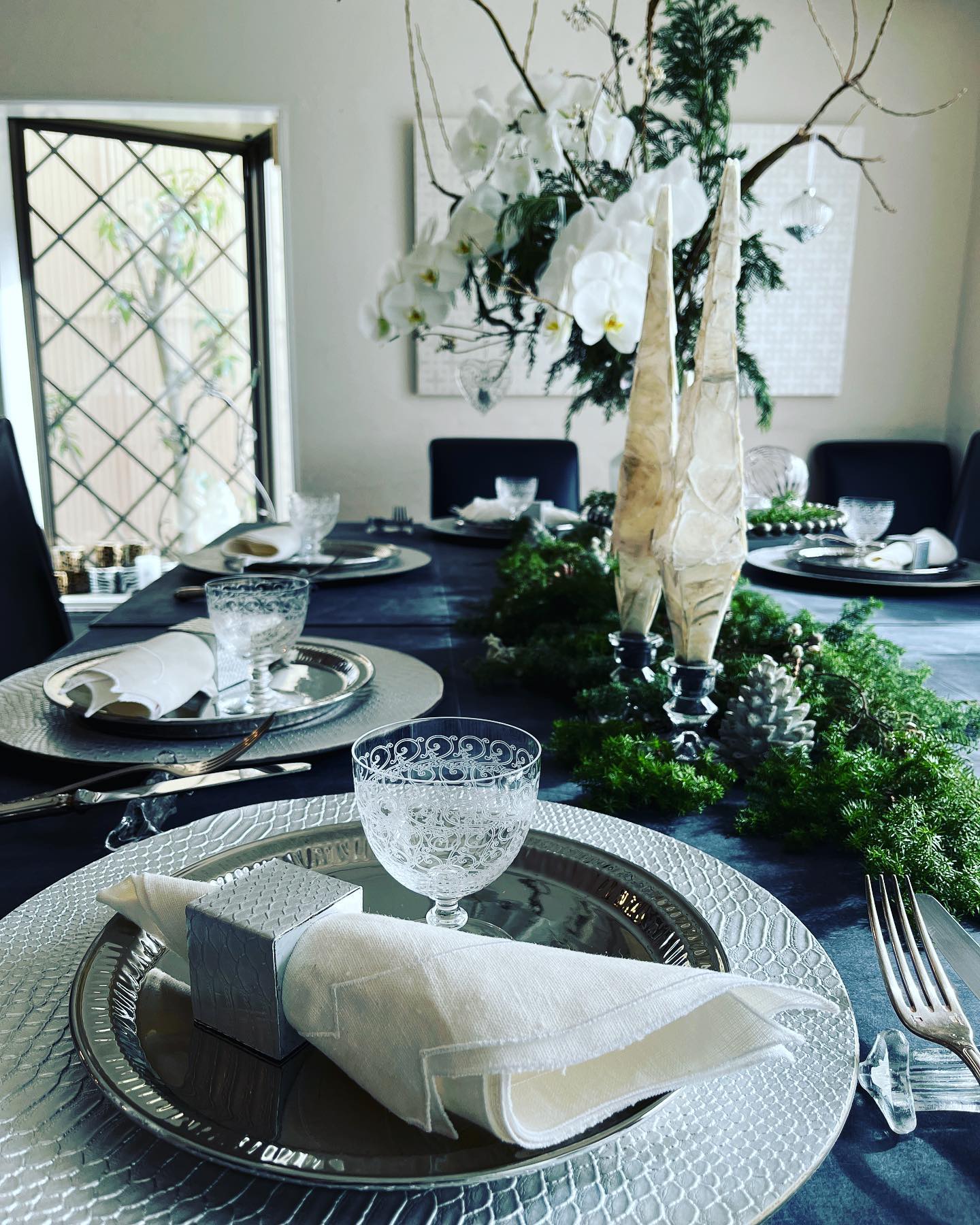 11月から始まったクリスマス教室も折り返しに入り、お花の入れ替えを！見事な胡... - Table d'or ターブルドール