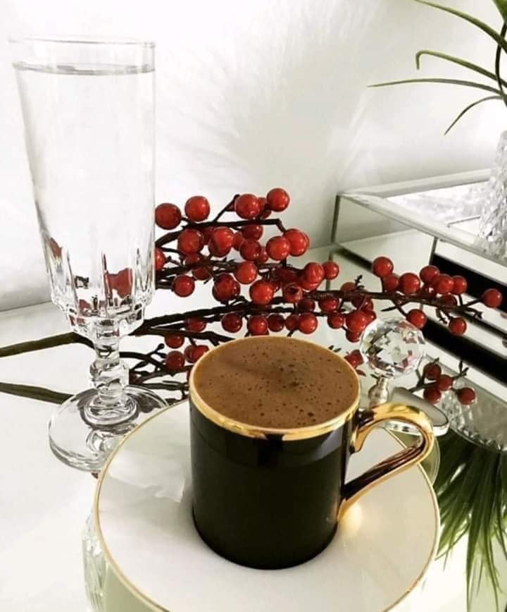 قهوتي ﺳﻼﻡ ﻟﻔﻨﺎﺟﻴﻦ ﺍﻟﻘﻬﻮﺓ ﺍﻟﺘﻲ ﻻ ﺗﻤﻞ ﻣﻨﺎ ﻭﻻ ﺗﻌﺎﺗﺒﻨﺎ Facebook