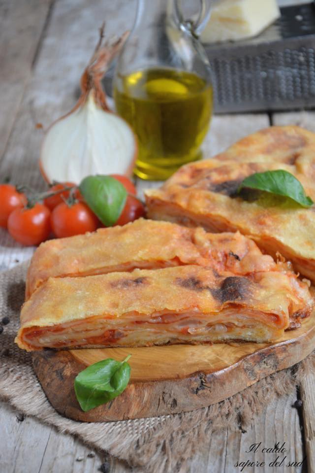 Scacce ragusane con cipolle e... - Il caldo sapore del sud | Facebook
