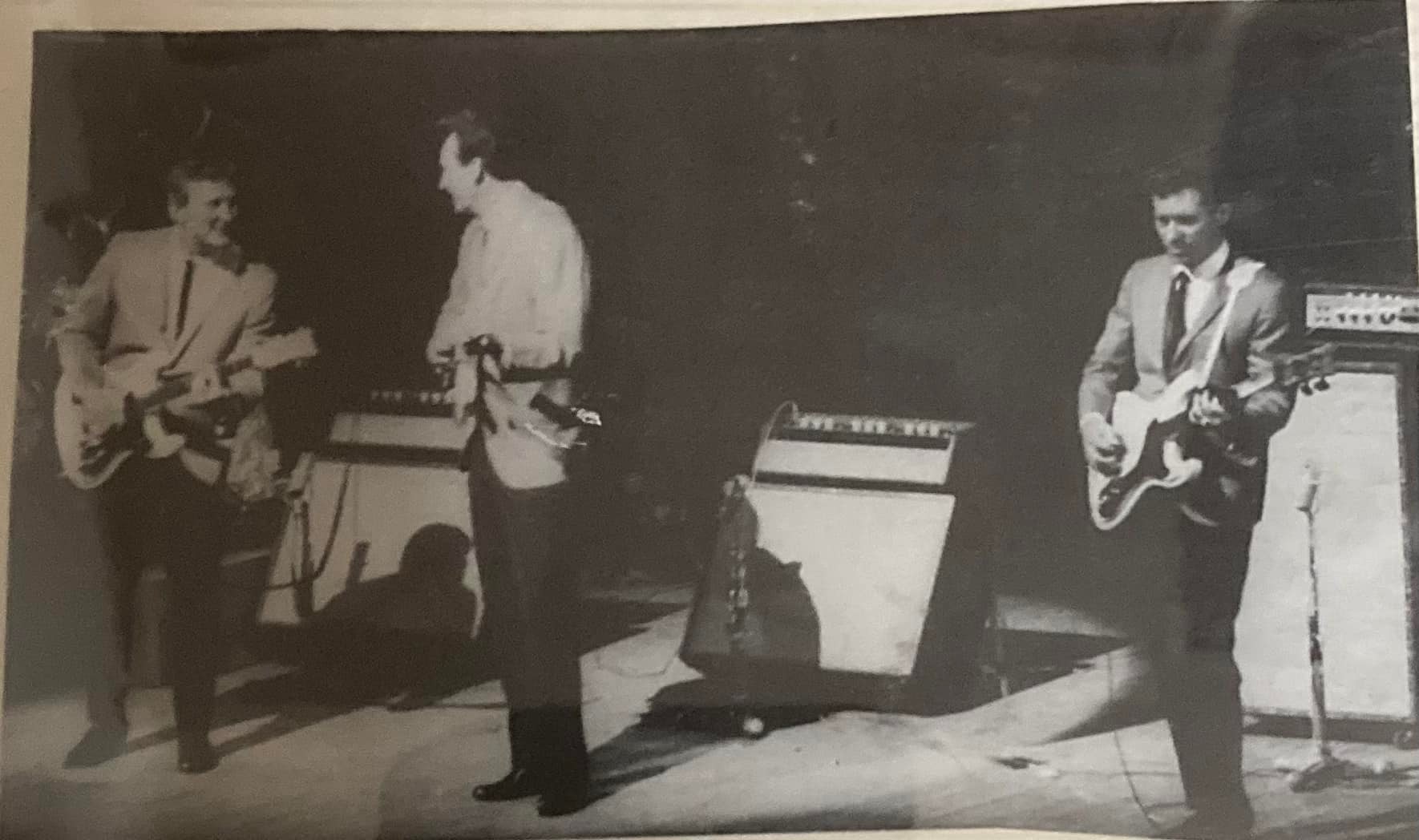 The Ventures Summer Tour of Japan 1997. Leon Taylor