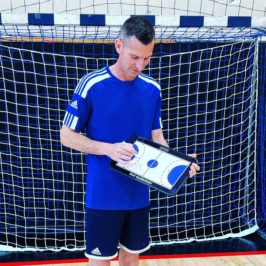 Tactics of the day ️. Juggo + break(back pass). 🔴🟢Fuchse Berlin system ...