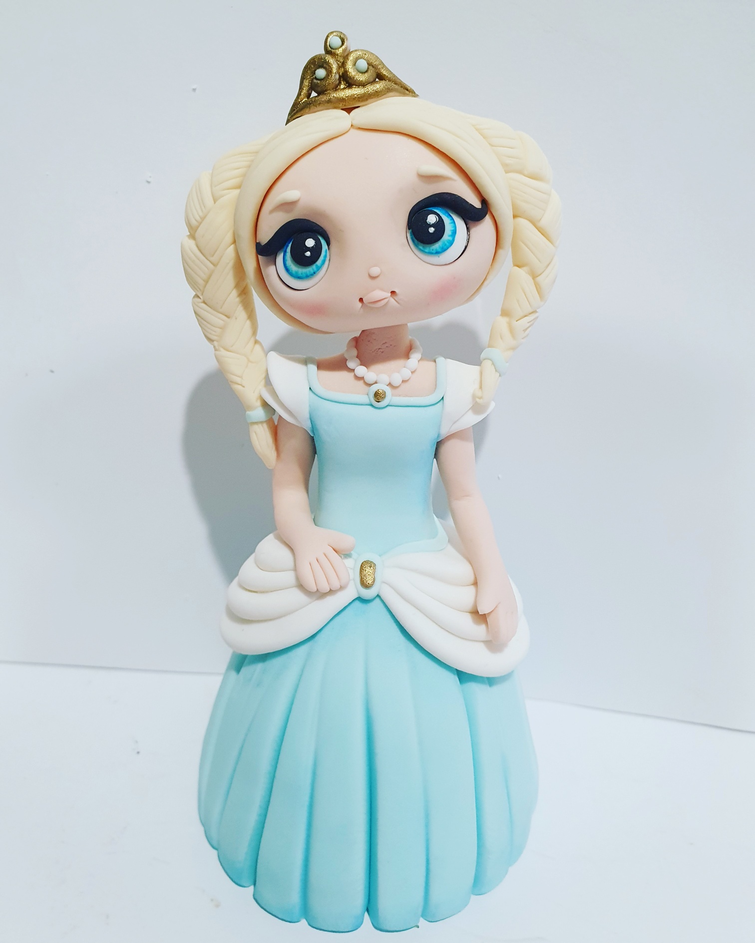 Blonde haired, blue eyed beauty who wants to be a princess 😍
