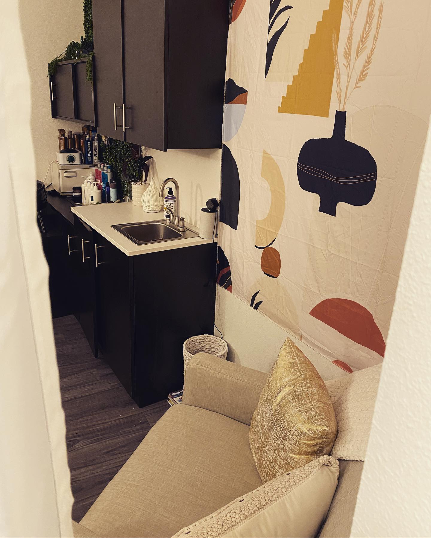 Dustin Reed at Vibe The Salon - Sneak Peek at the new place! | Facebook