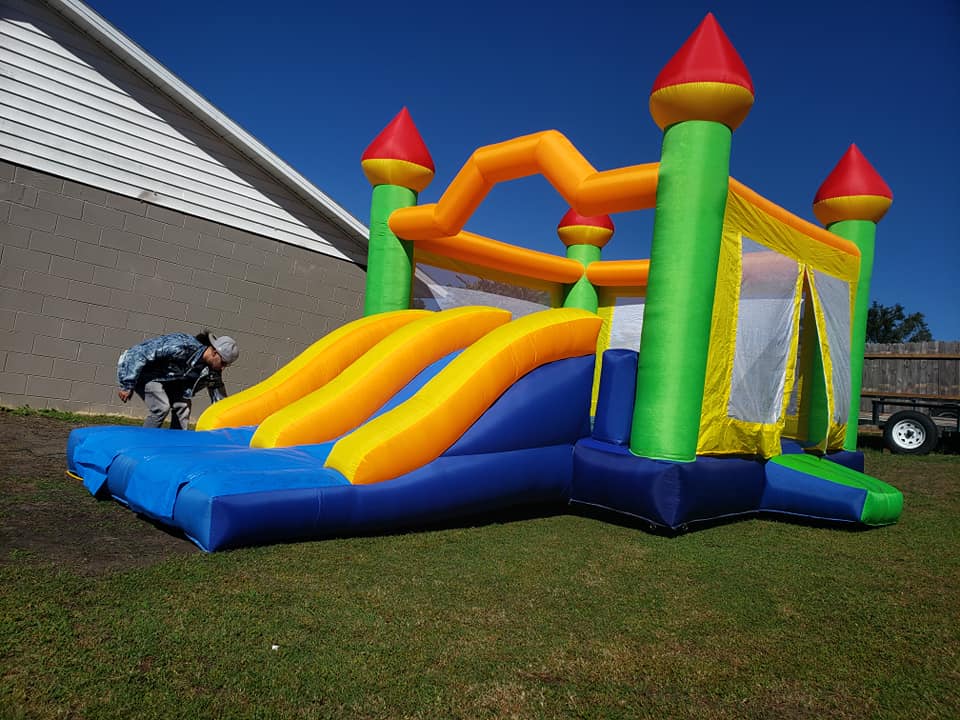 Los Tres Inflados - Jumping Inflatable Houses.