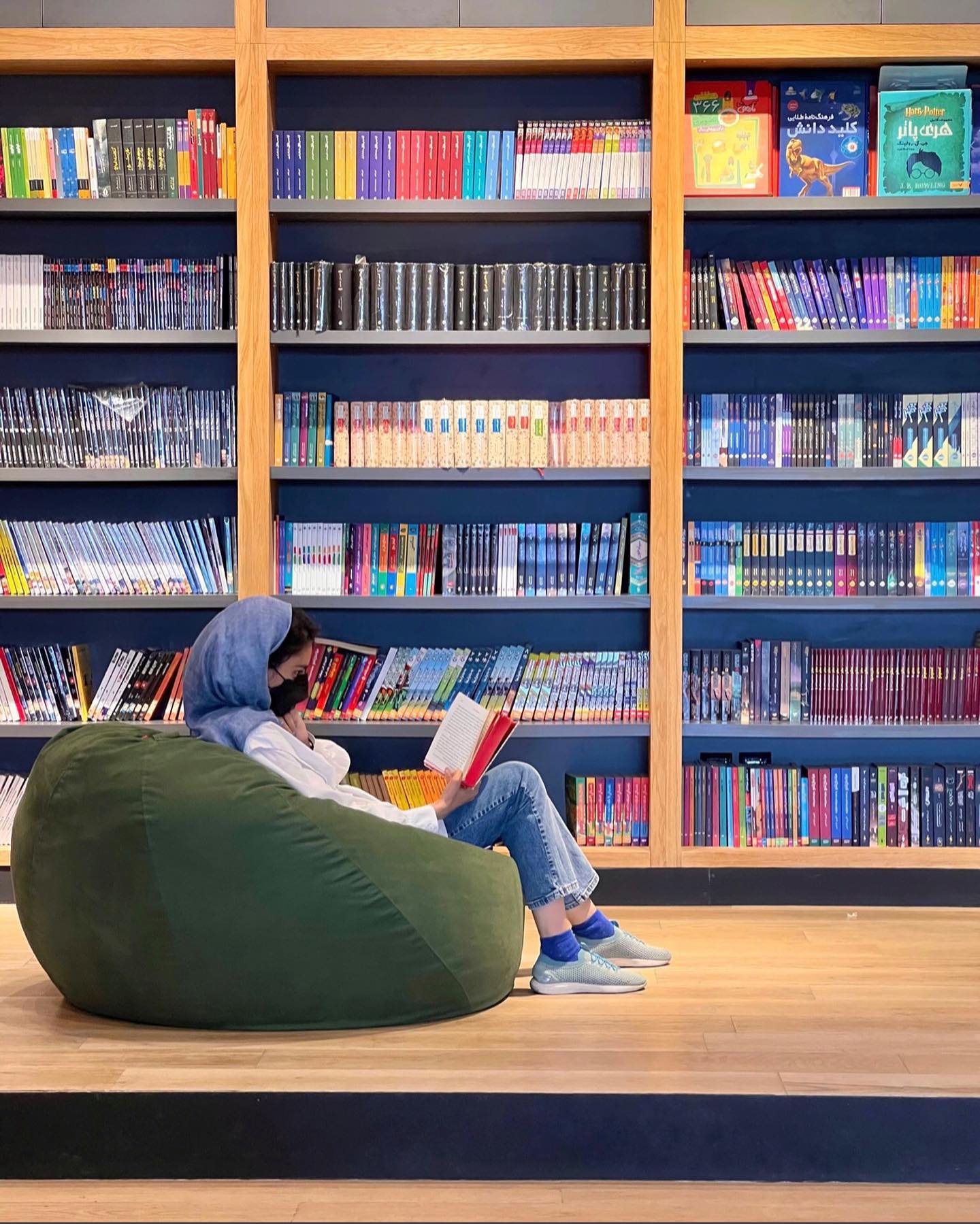 book-land-facebook